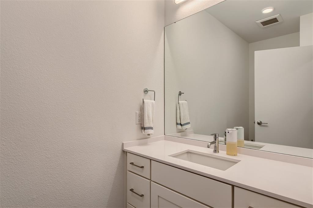 900 S 1st St # 421, Austin, TX 78704