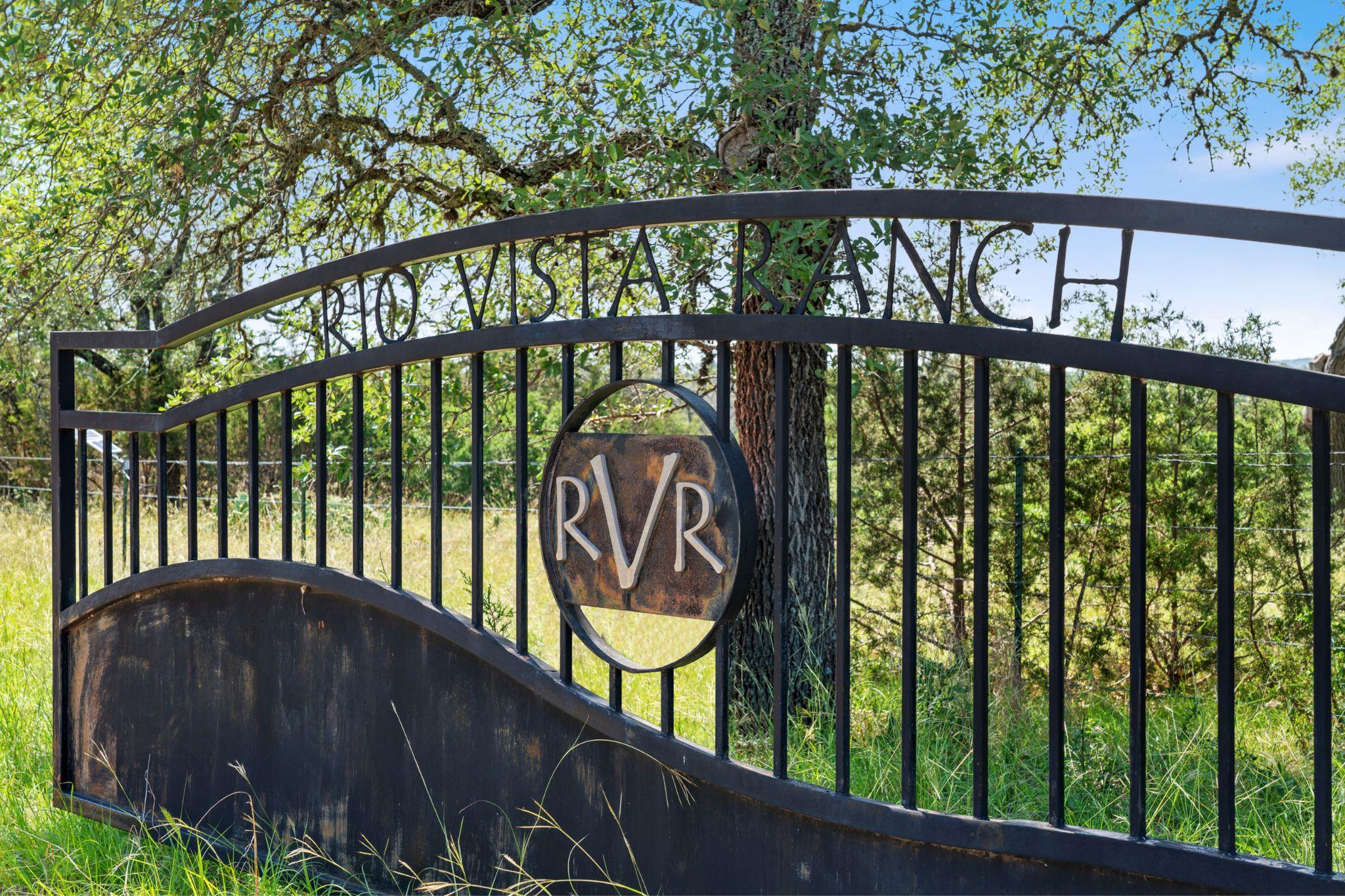 620 Rio Vista Rd, Johnson City, TX 78636