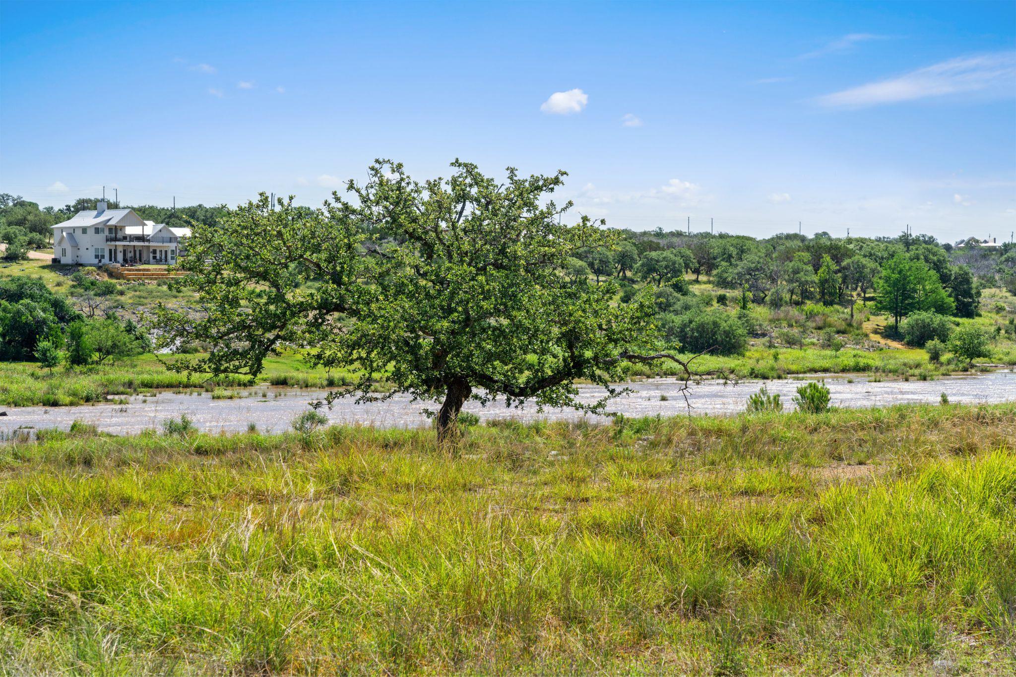 620 Rio Vista Rd, Johnson City, TX 78636