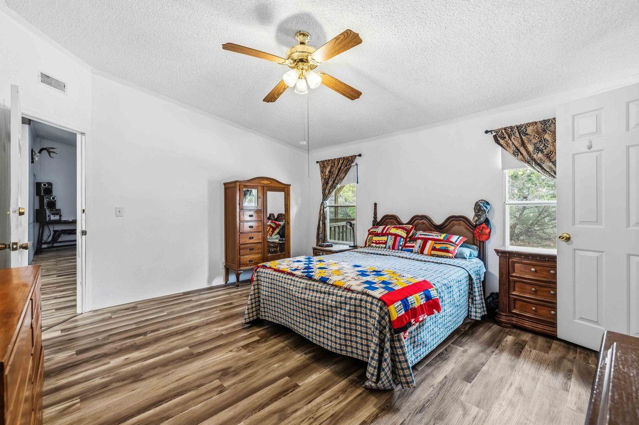 1820 Thousand Oaks Trl, Liberty Hill, TX 78642