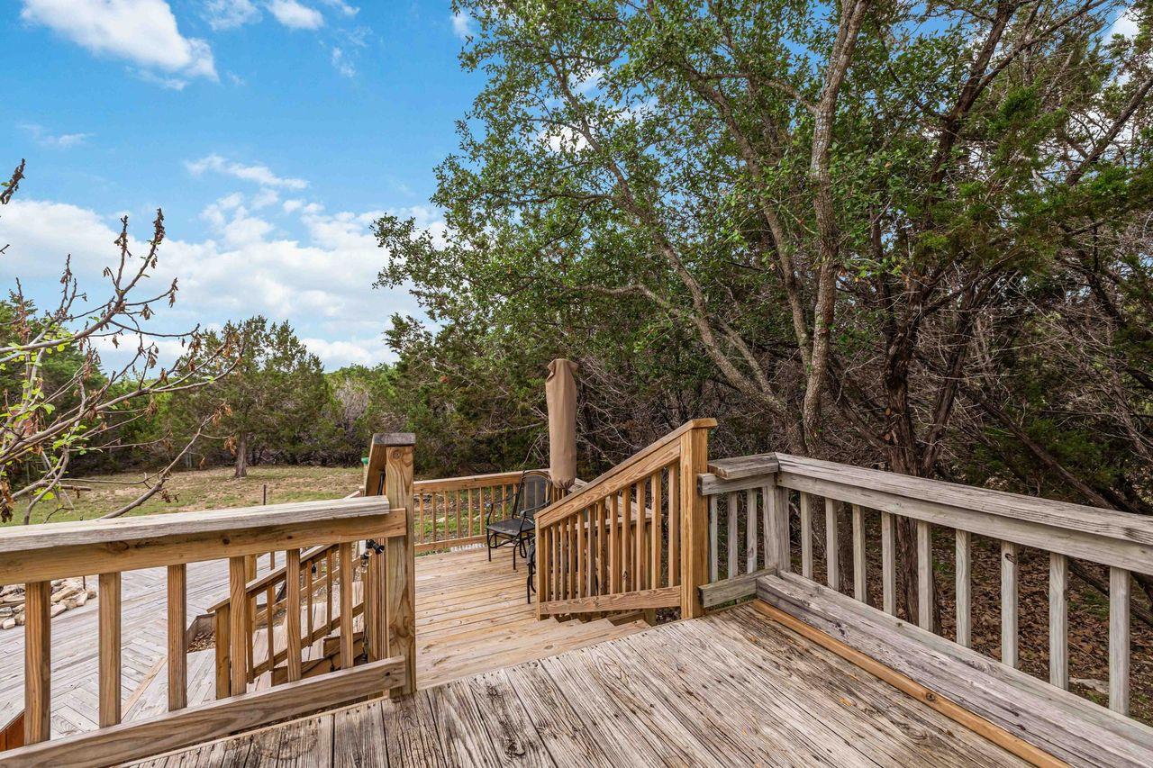 1820 Thousand Oaks Trl, Liberty Hill, TX 78642