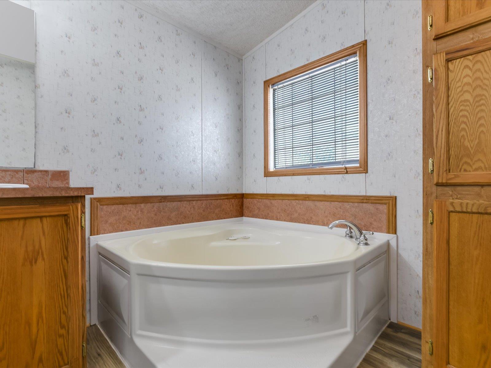 1820 Thousand Oaks Trl, Liberty Hill, TX 78642