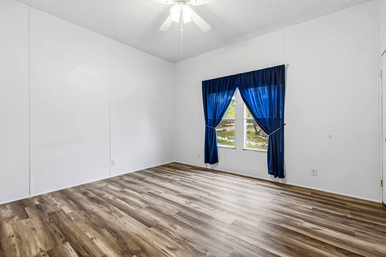 1820 Thousand Oaks Trl, Liberty Hill, TX 78642