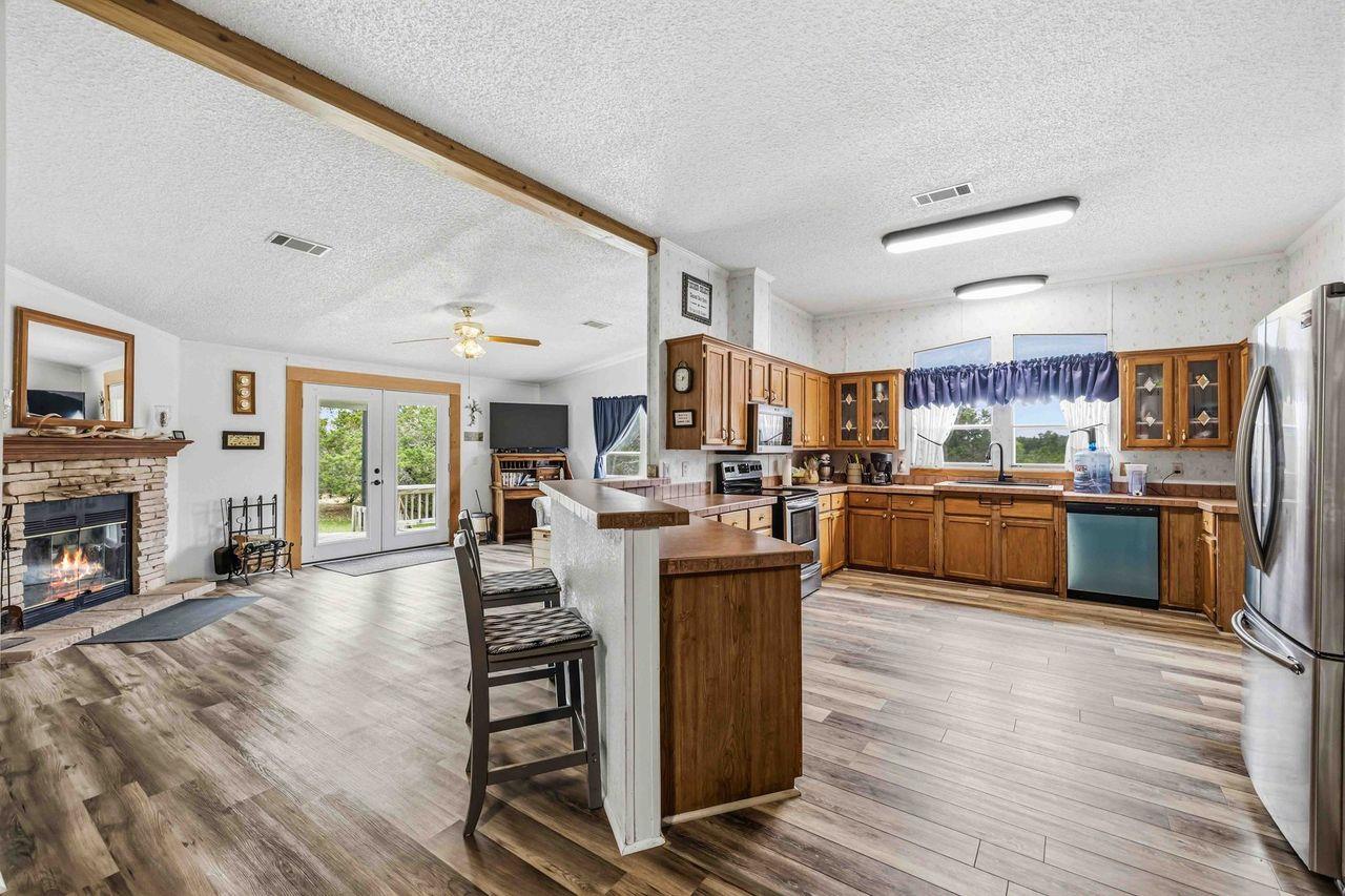 1820 Thousand Oaks Trl, Liberty Hill, TX 78642