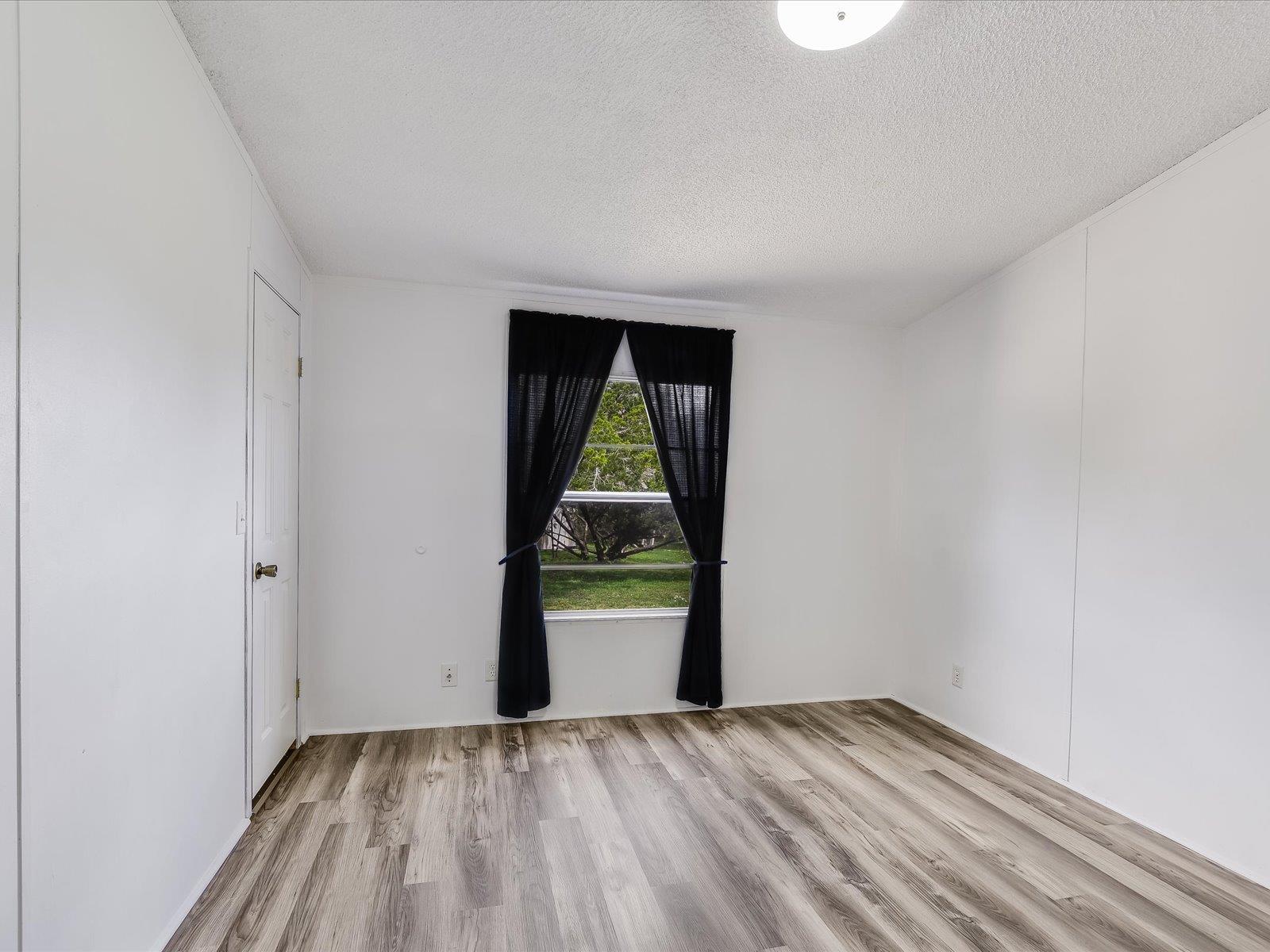 1820 Thousand Oaks Trl, Liberty Hill, TX 78642