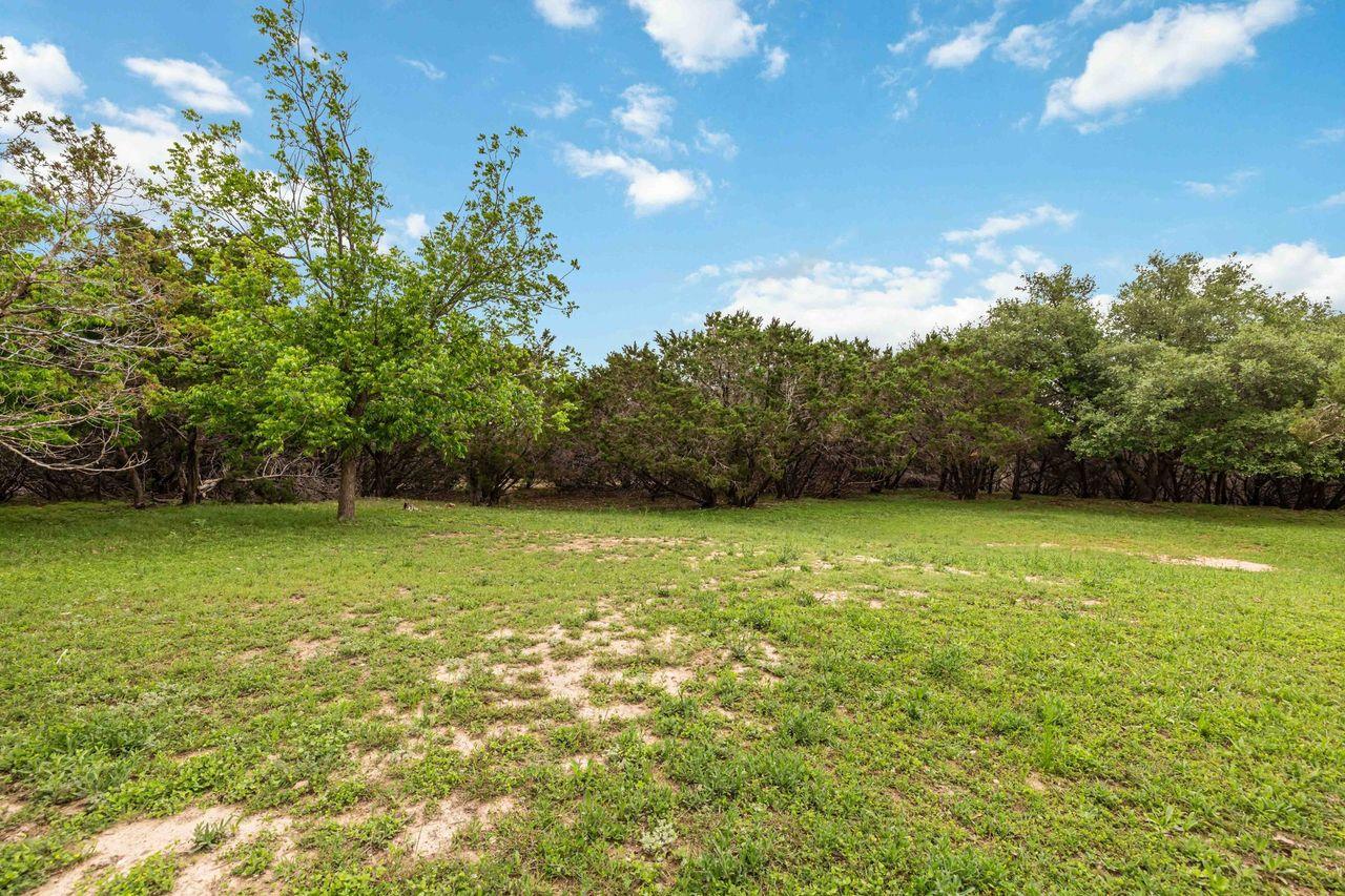 1820 Thousand Oaks Trl, Liberty Hill, TX 78642