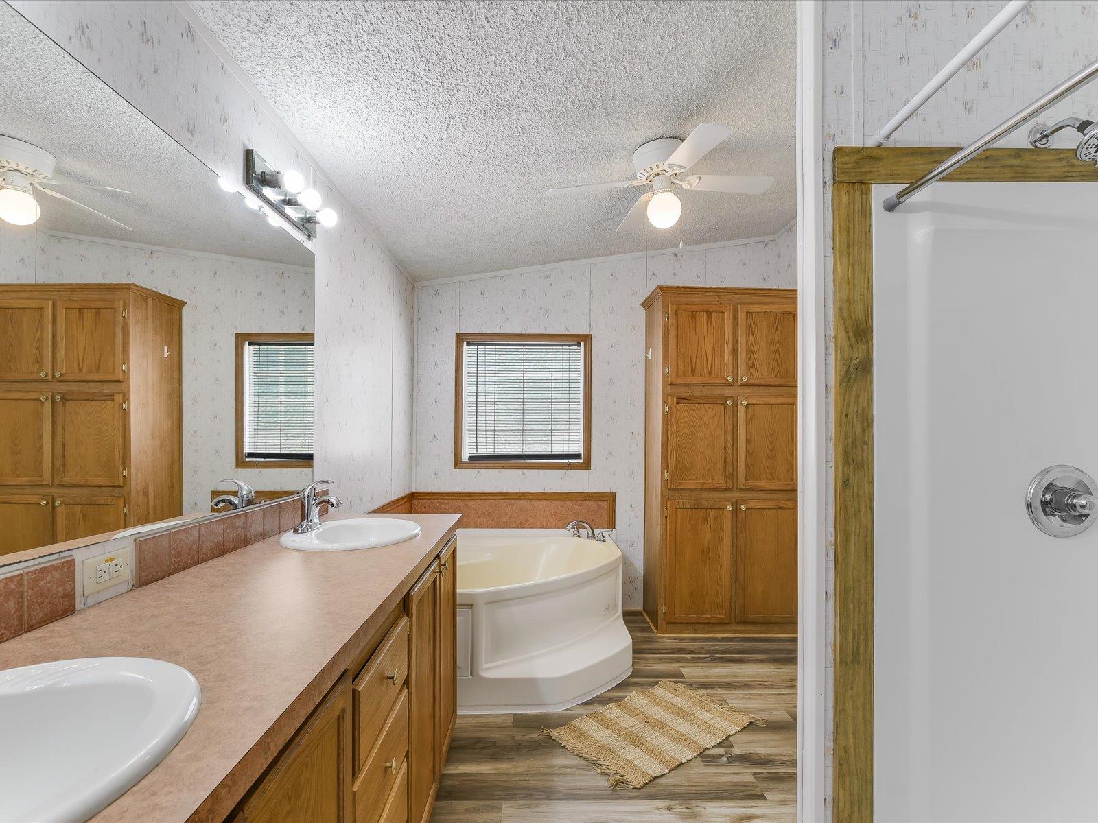 1820 Thousand Oaks Trl, Liberty Hill, TX 78642