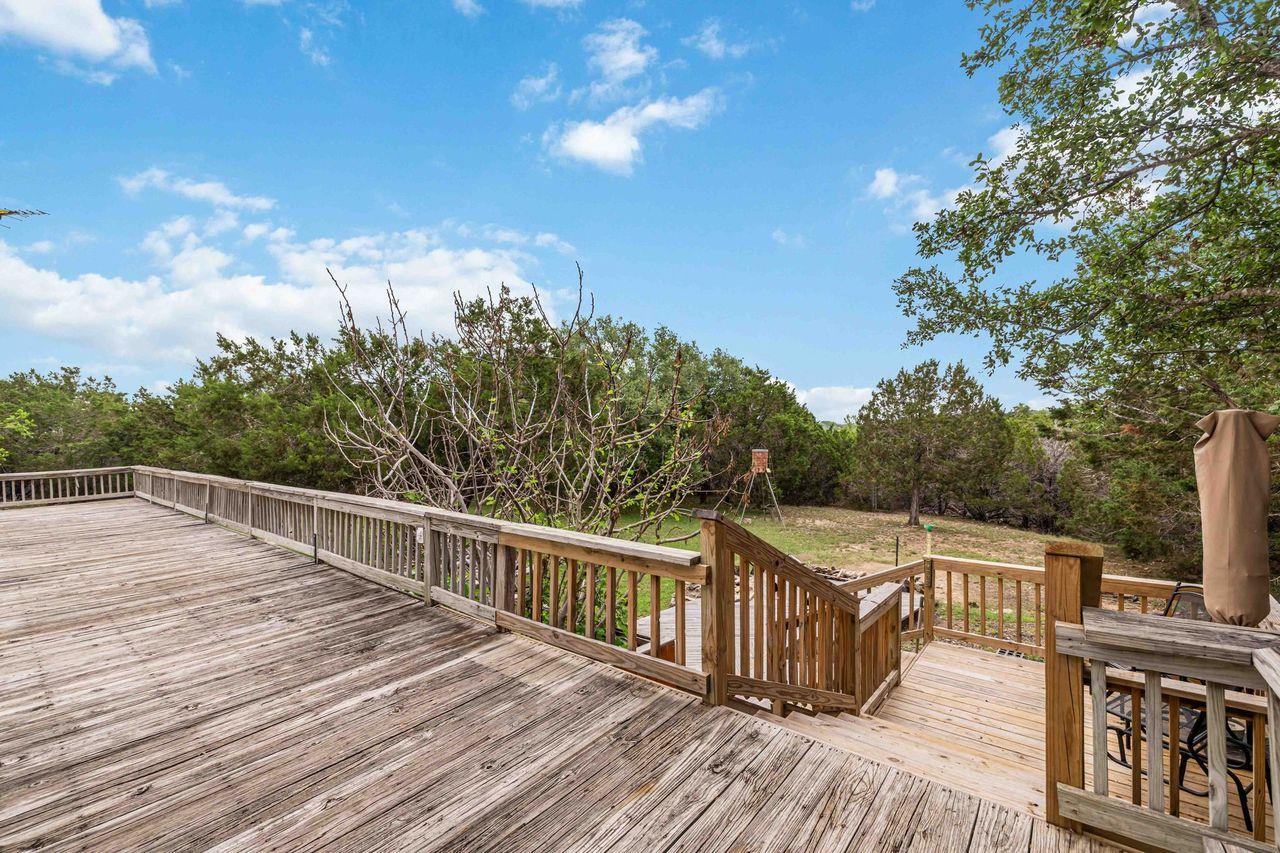 1820 Thousand Oaks Trl, Liberty Hill, TX 78642