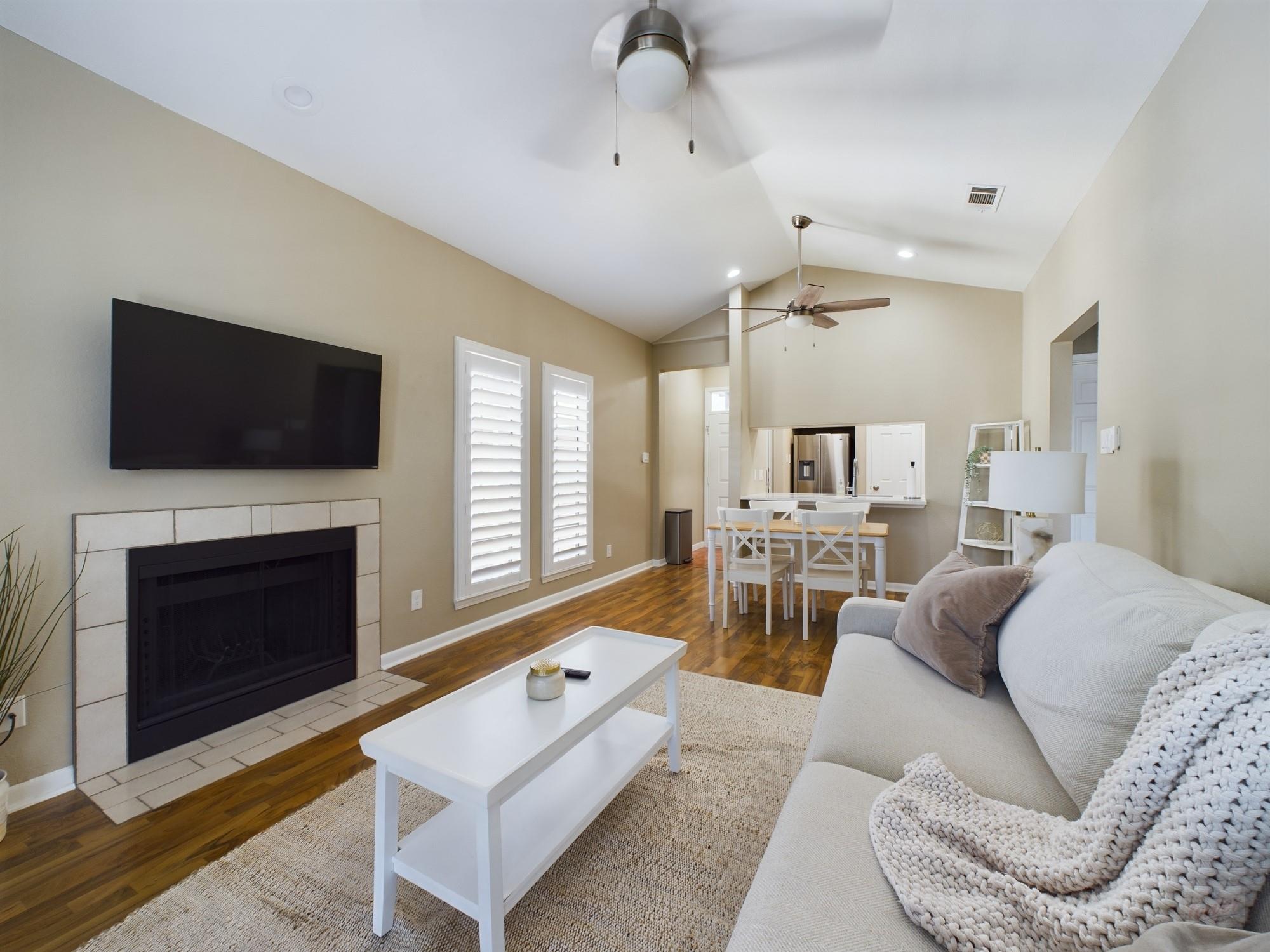 711 W 21st St # 304, Austin, TX 78705