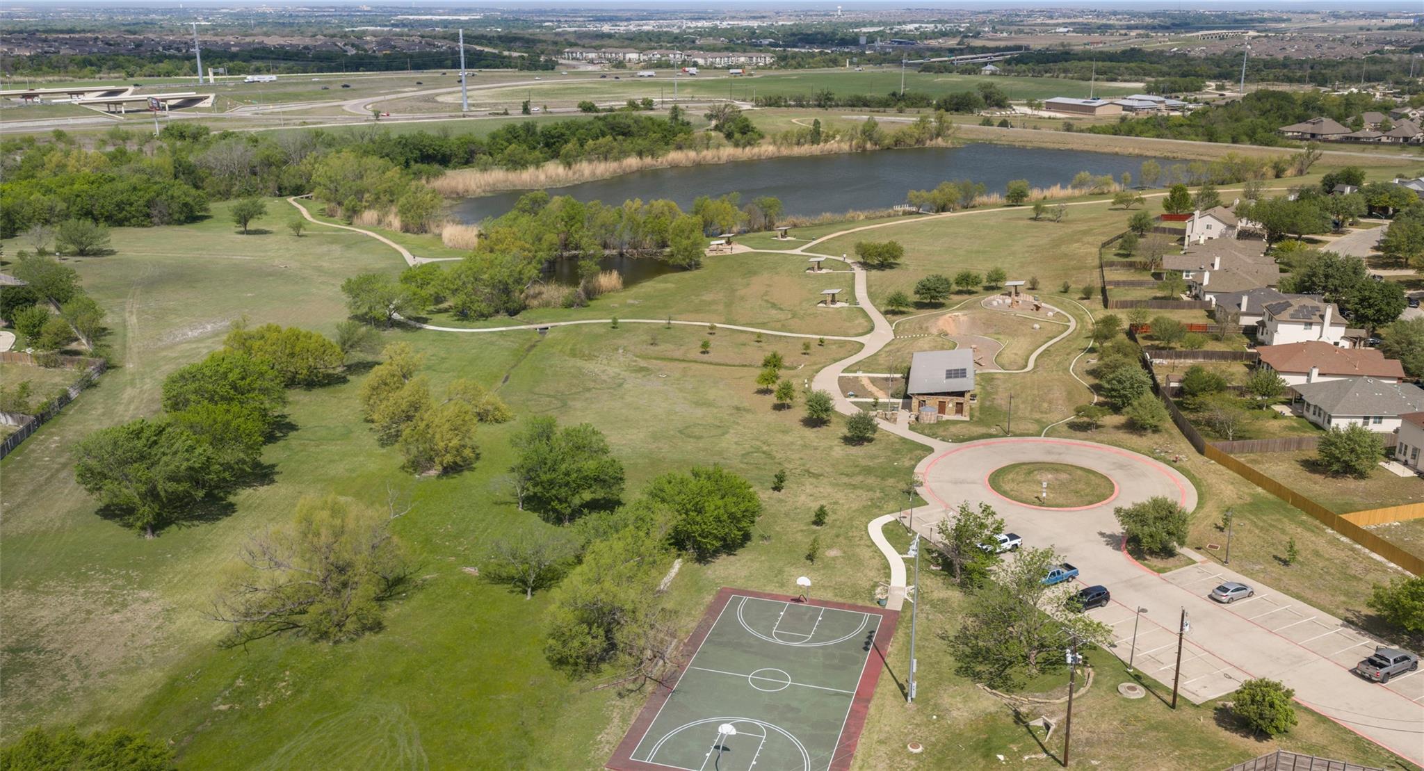 212 Lakemont Dr, Hutto, TX 78634