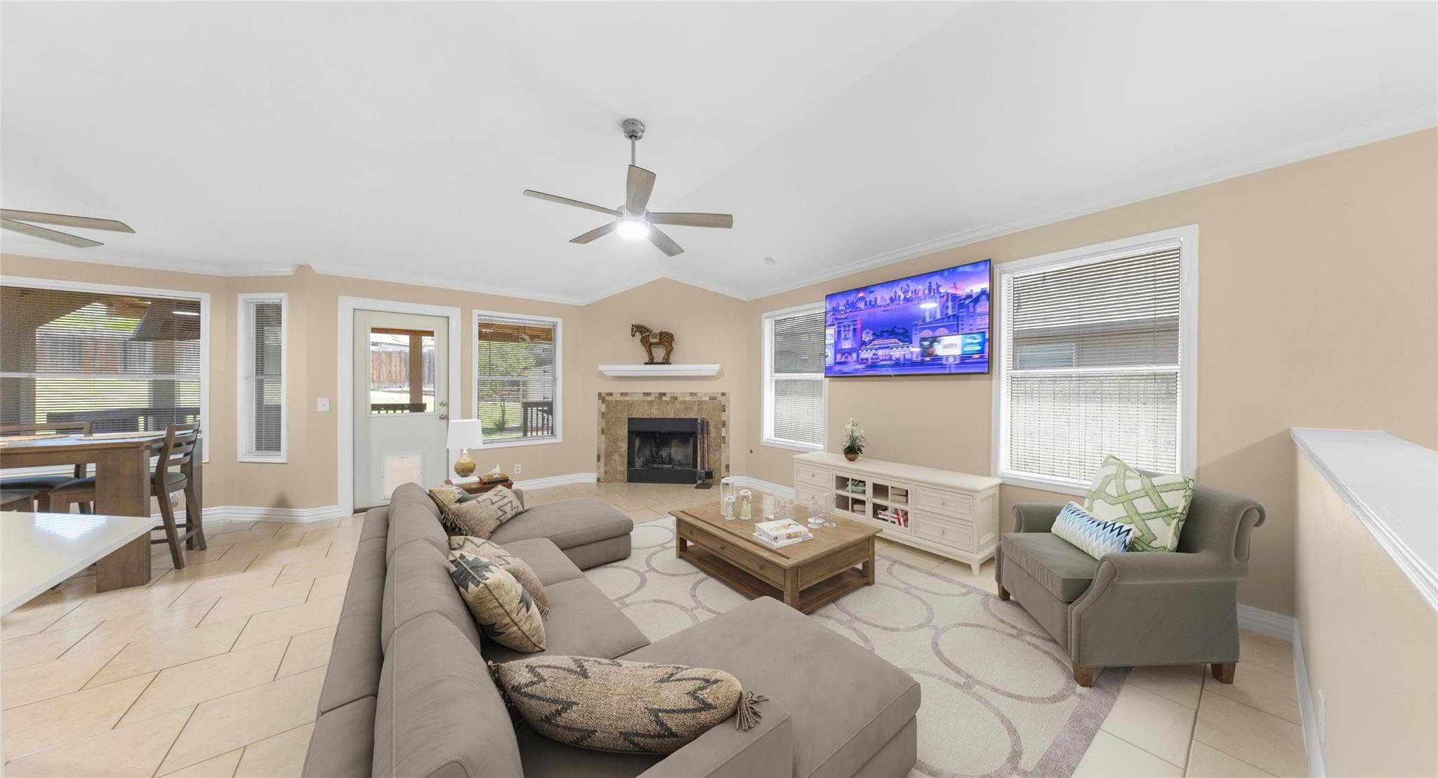 212 Lakemont Dr, Hutto, TX 78634