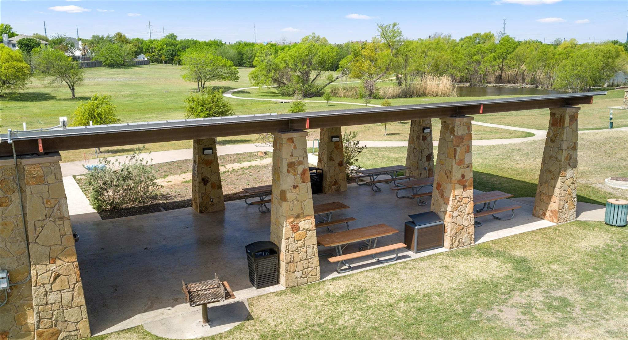 212 Lakemont Dr, Hutto, TX 78634