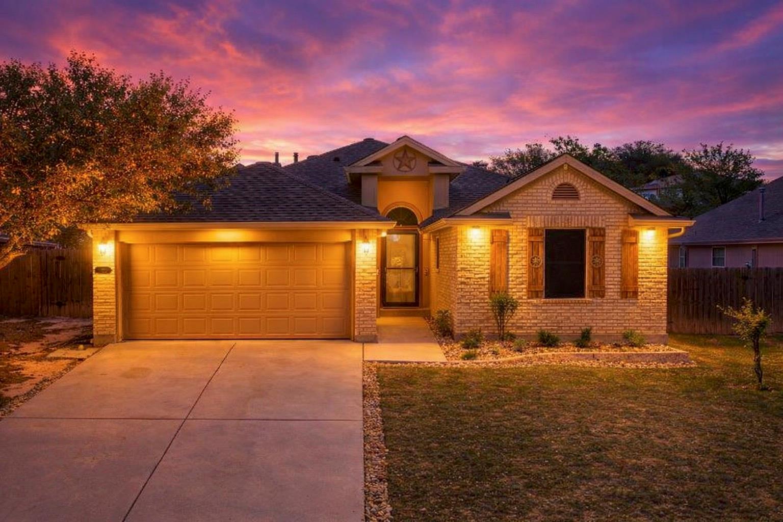 212 Lakemont Dr, Hutto, TX 78634