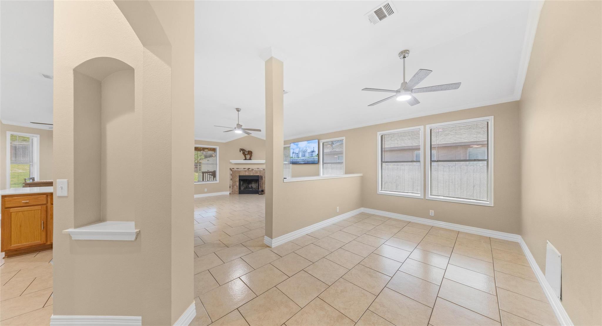 212 Lakemont Dr, Hutto, TX 78634