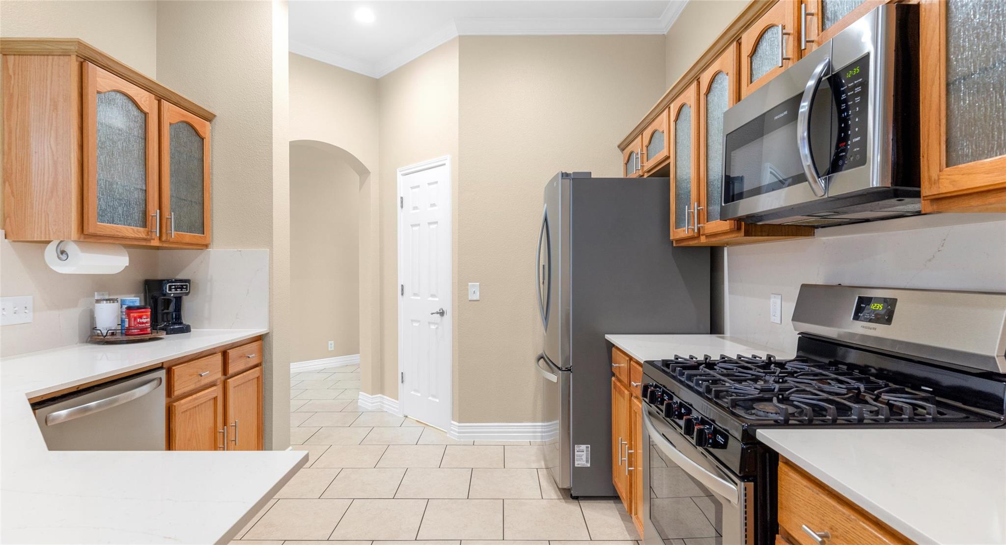 212 Lakemont Dr, Hutto, TX 78634