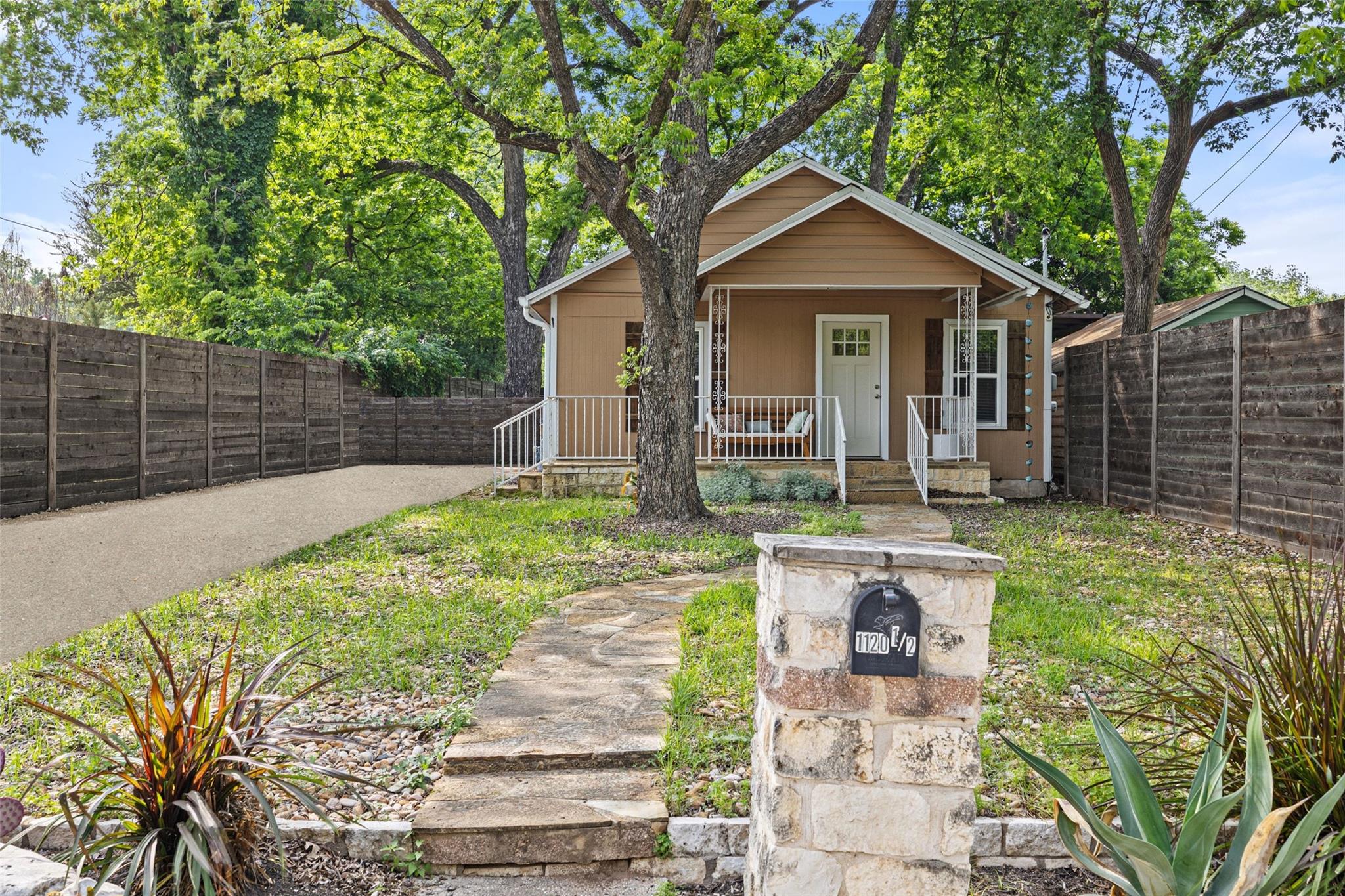 1120 1/2 Tillery St, Austin, TX 78702