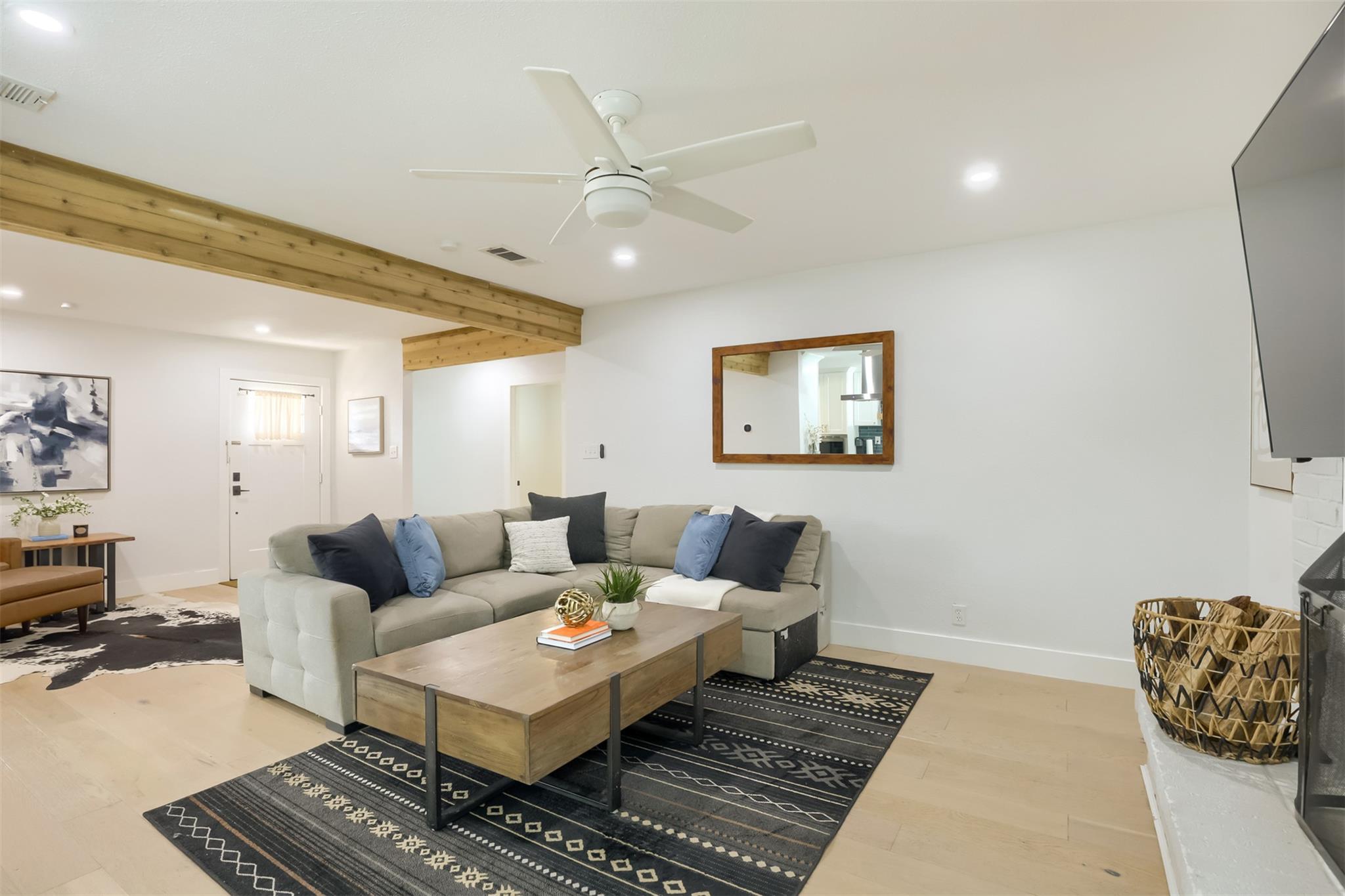 9016 W Pointer Ln, Austin, TX 78758