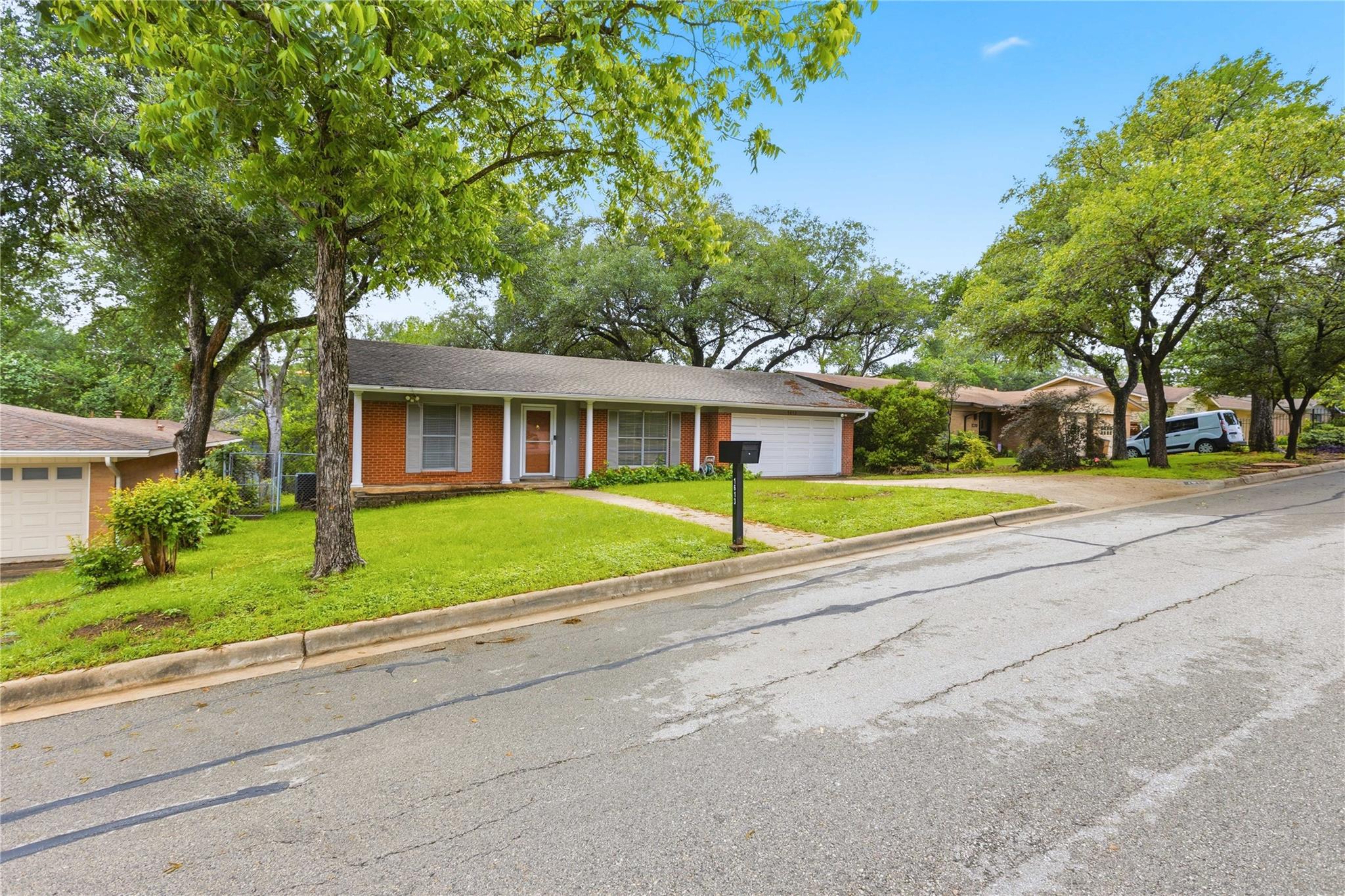 1613 Sunnyvale St, Austin, TX 78741