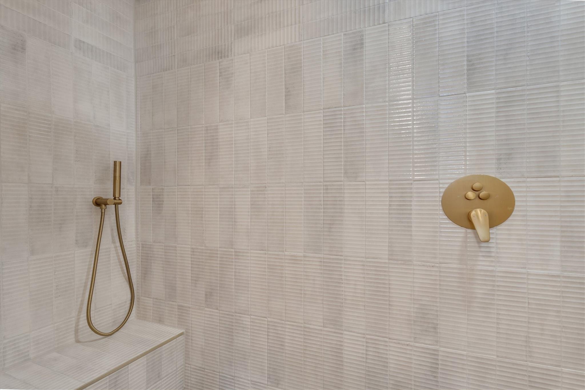 6807 Roanoke Dr, Austin, TX 78723