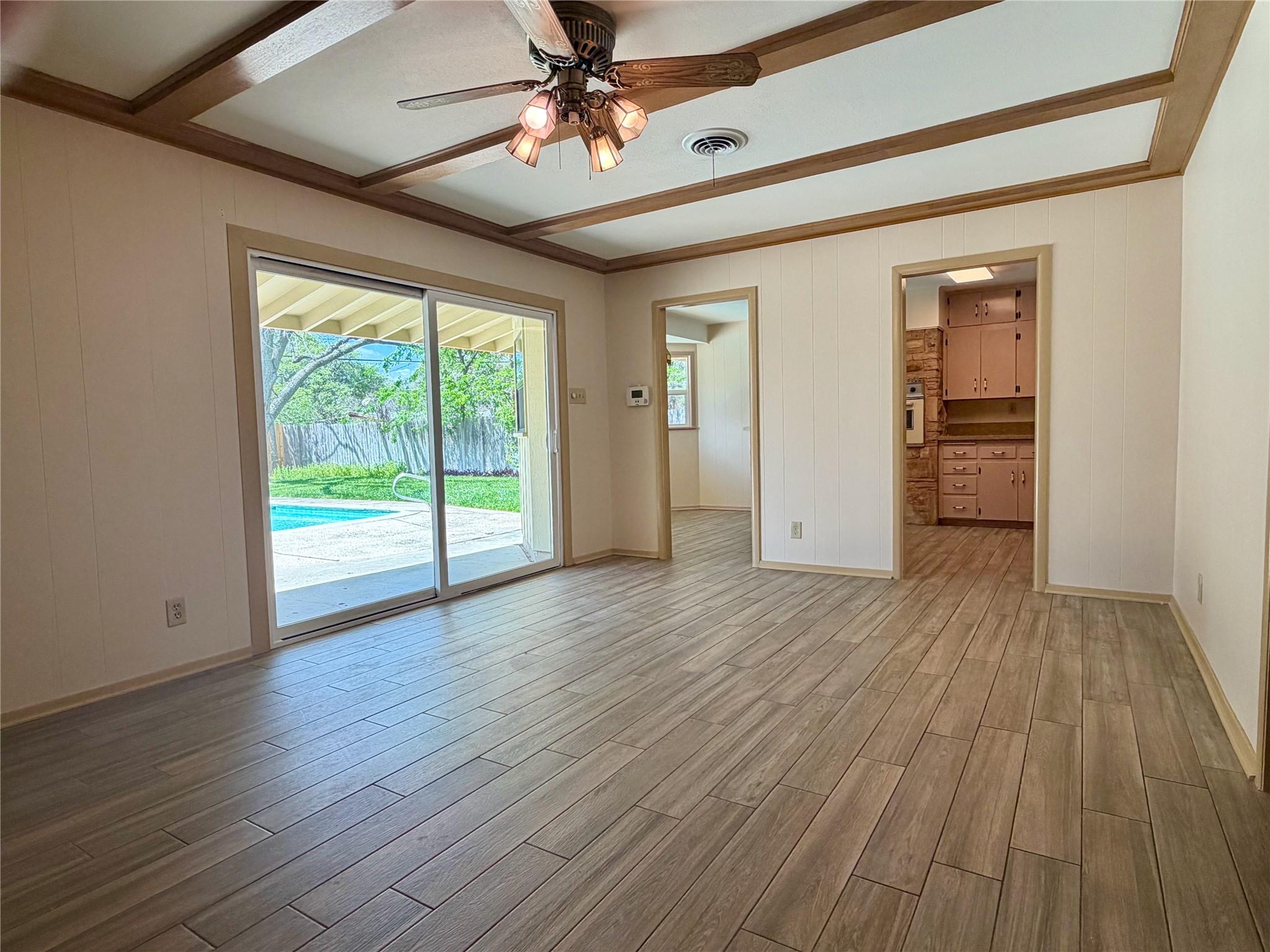 141 Oaklane Dr, Universal City, TX 78148