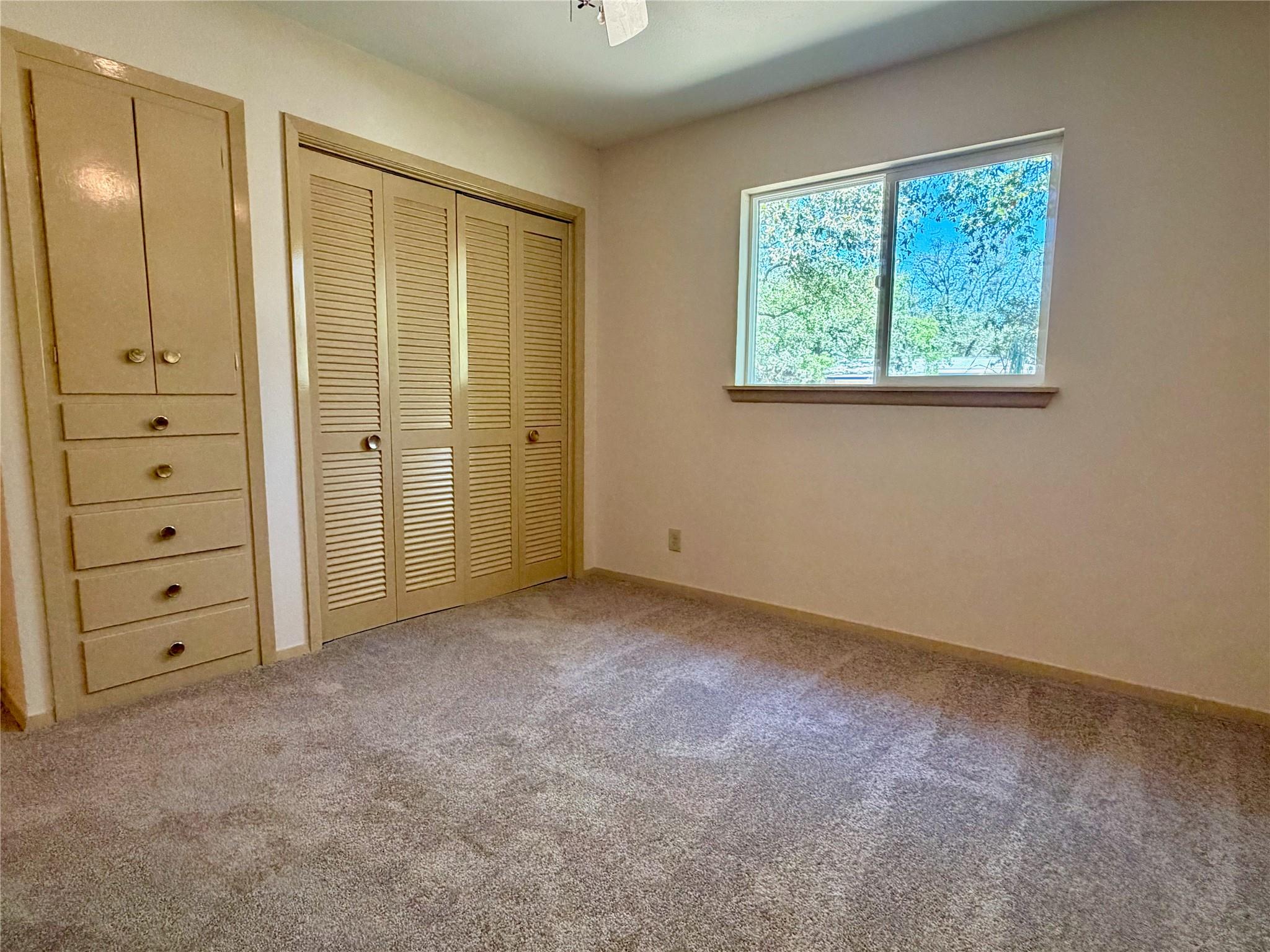 141 Oaklane Dr, Universal City, TX 78148