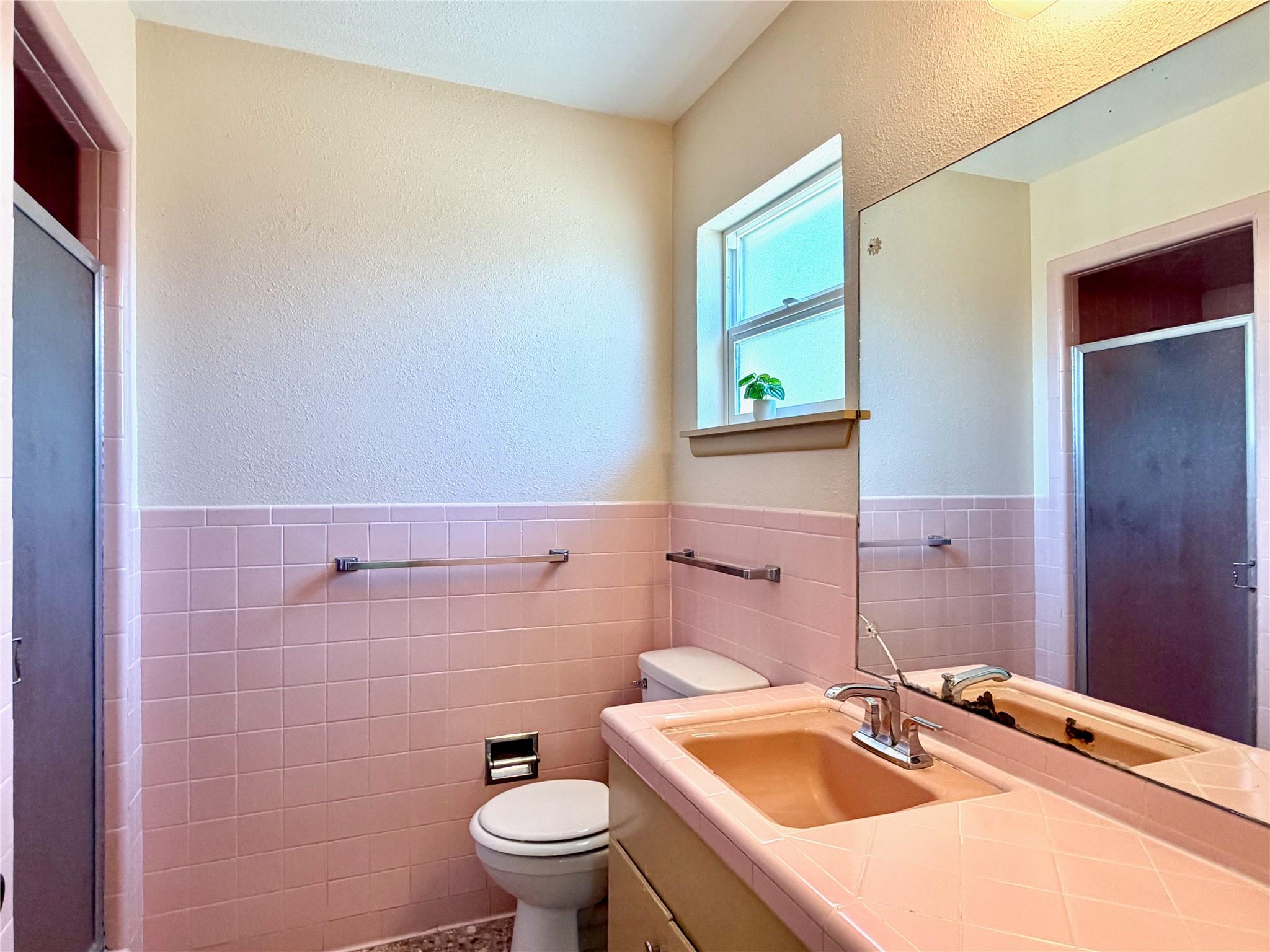 141 Oaklane Dr, Universal City, TX 78148