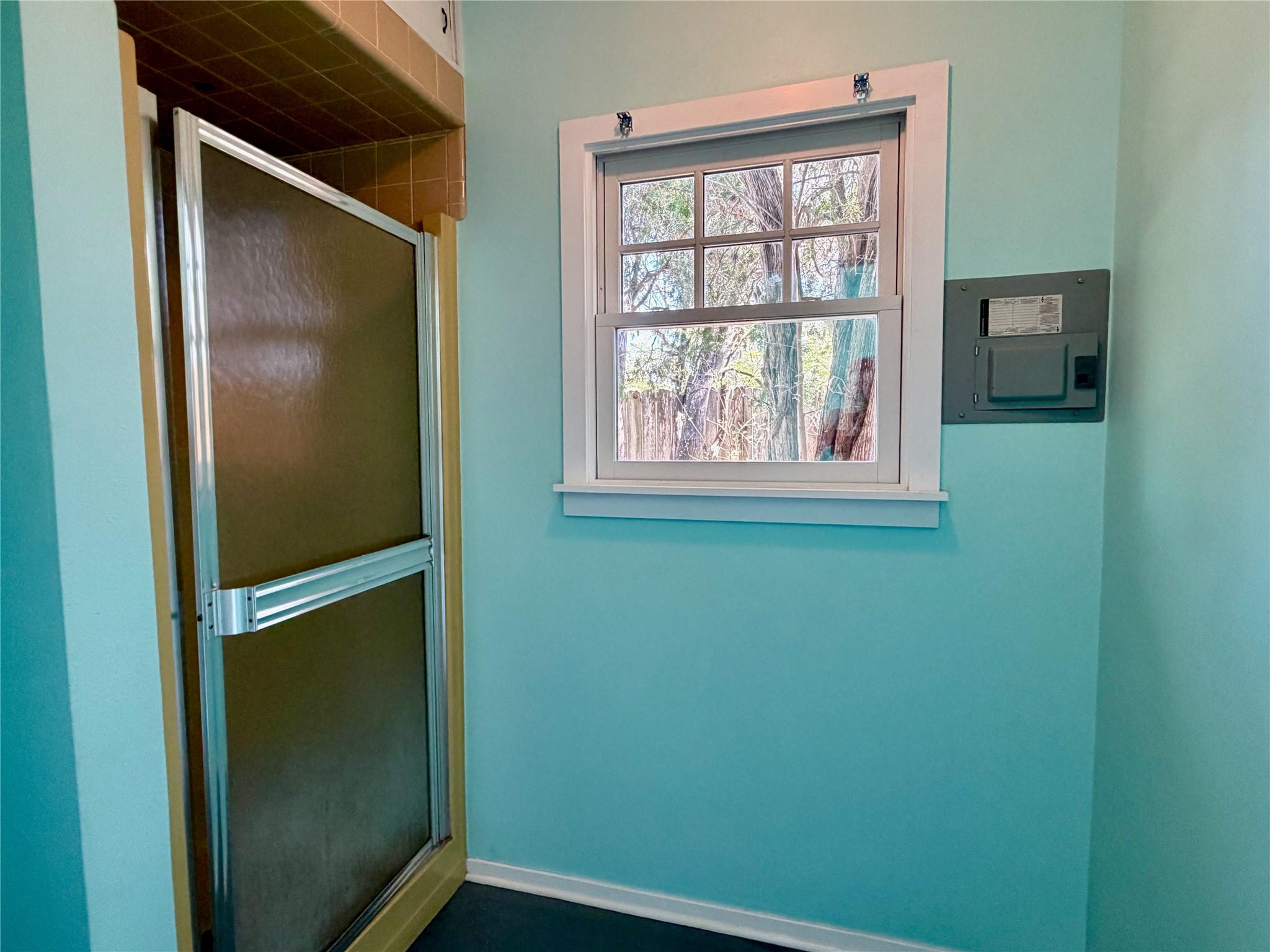 141 Oaklane Dr, Universal City, TX 78148