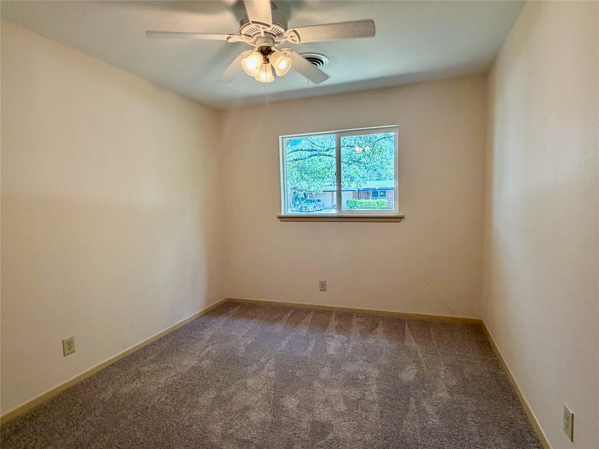 141 Oaklane Dr, Universal City, TX 78148