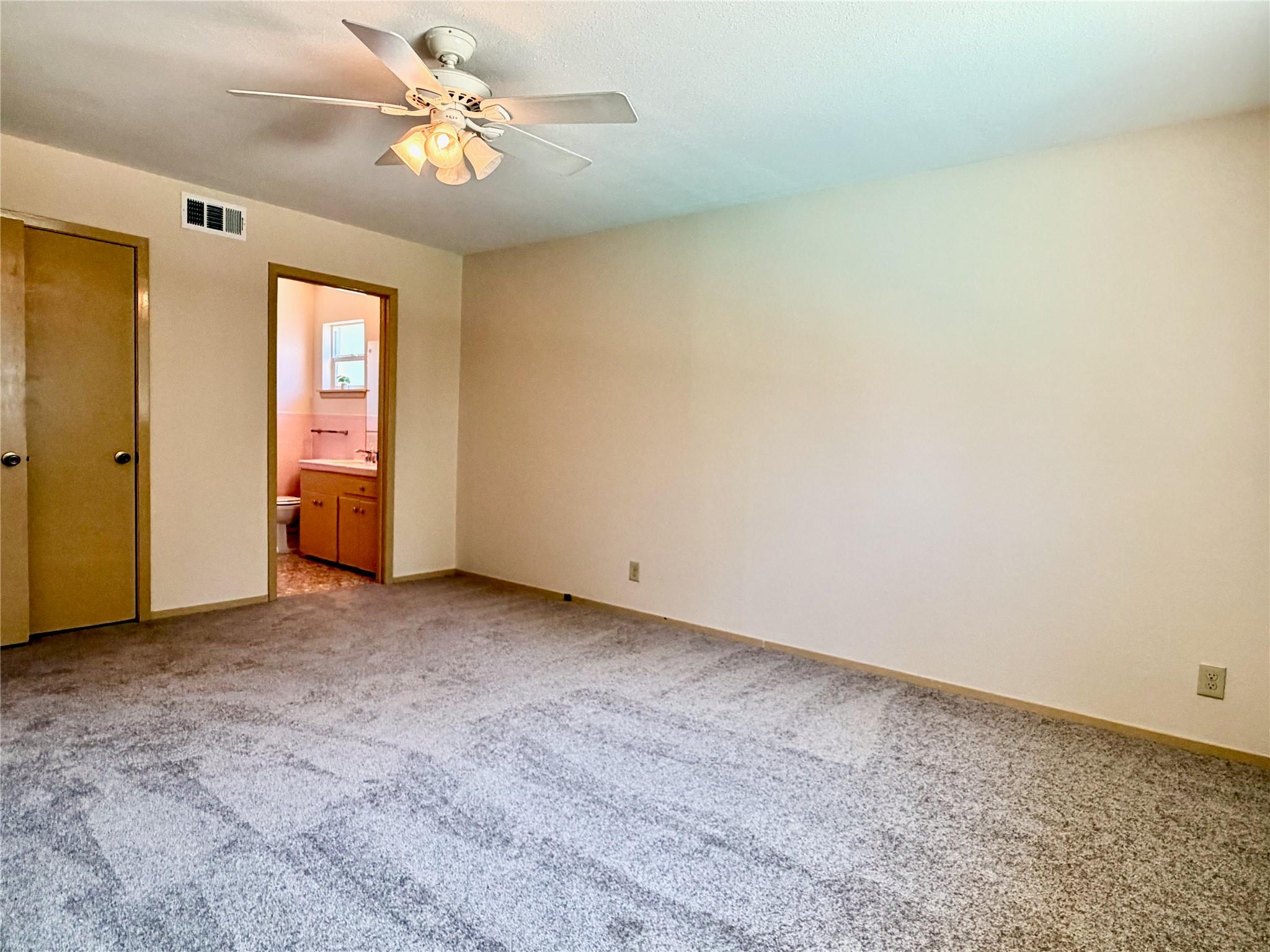 141 Oaklane Dr, Universal City, TX 78148