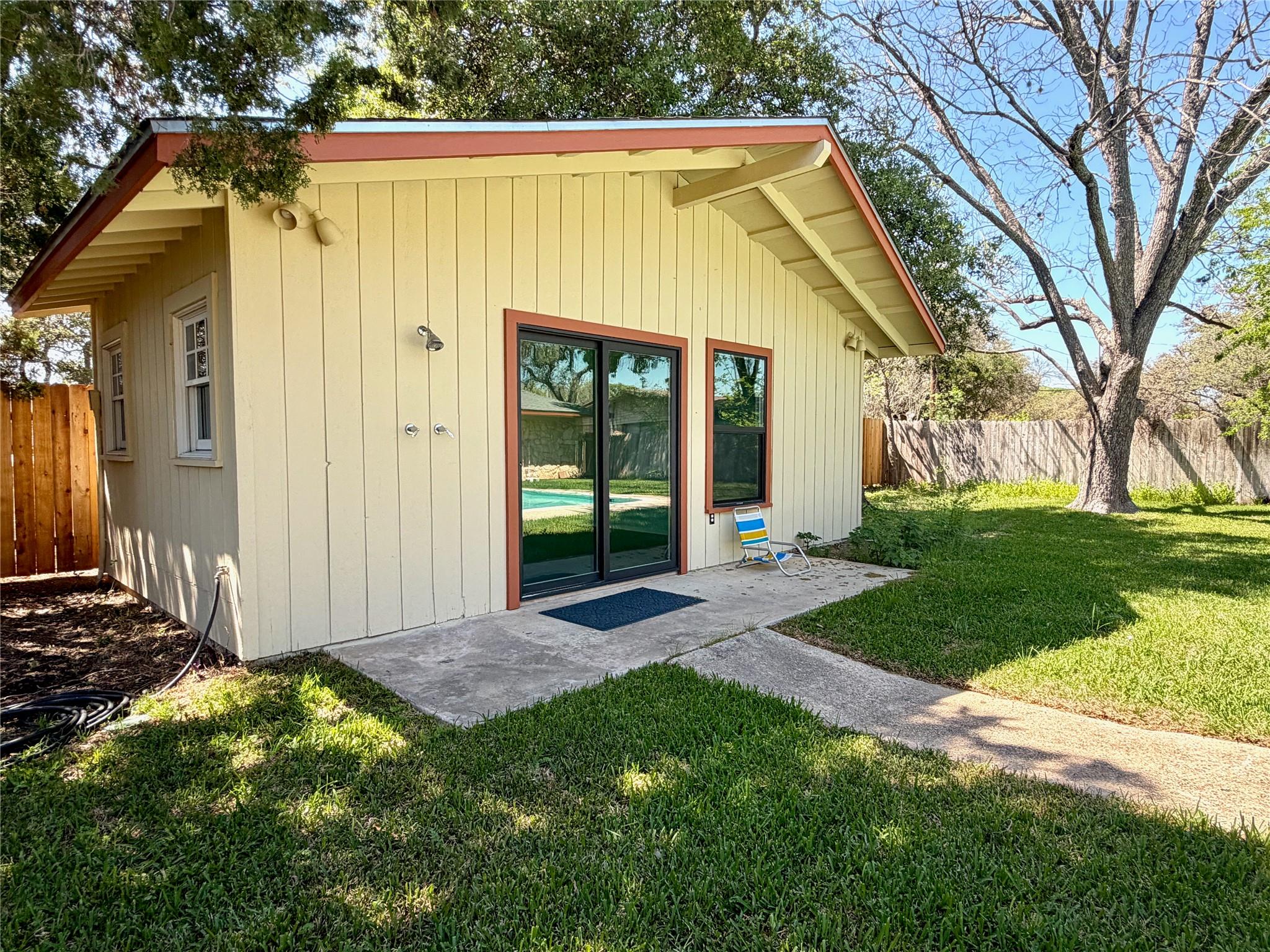 141 Oaklane Dr, Universal City, TX 78148