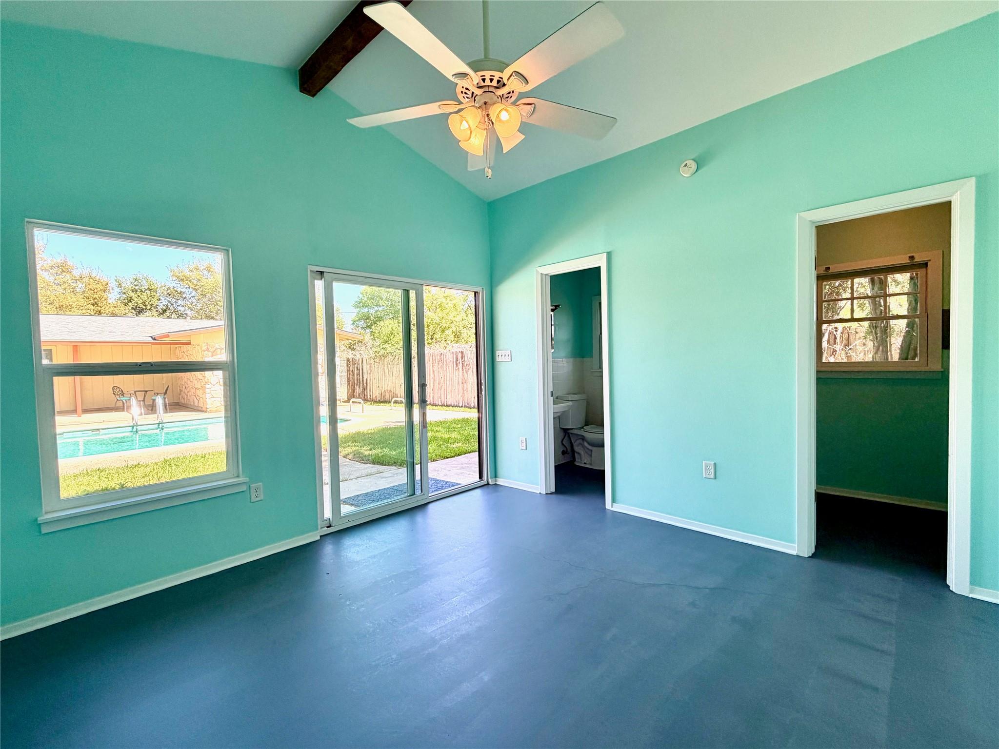 141 Oaklane Dr, Universal City, TX 78148