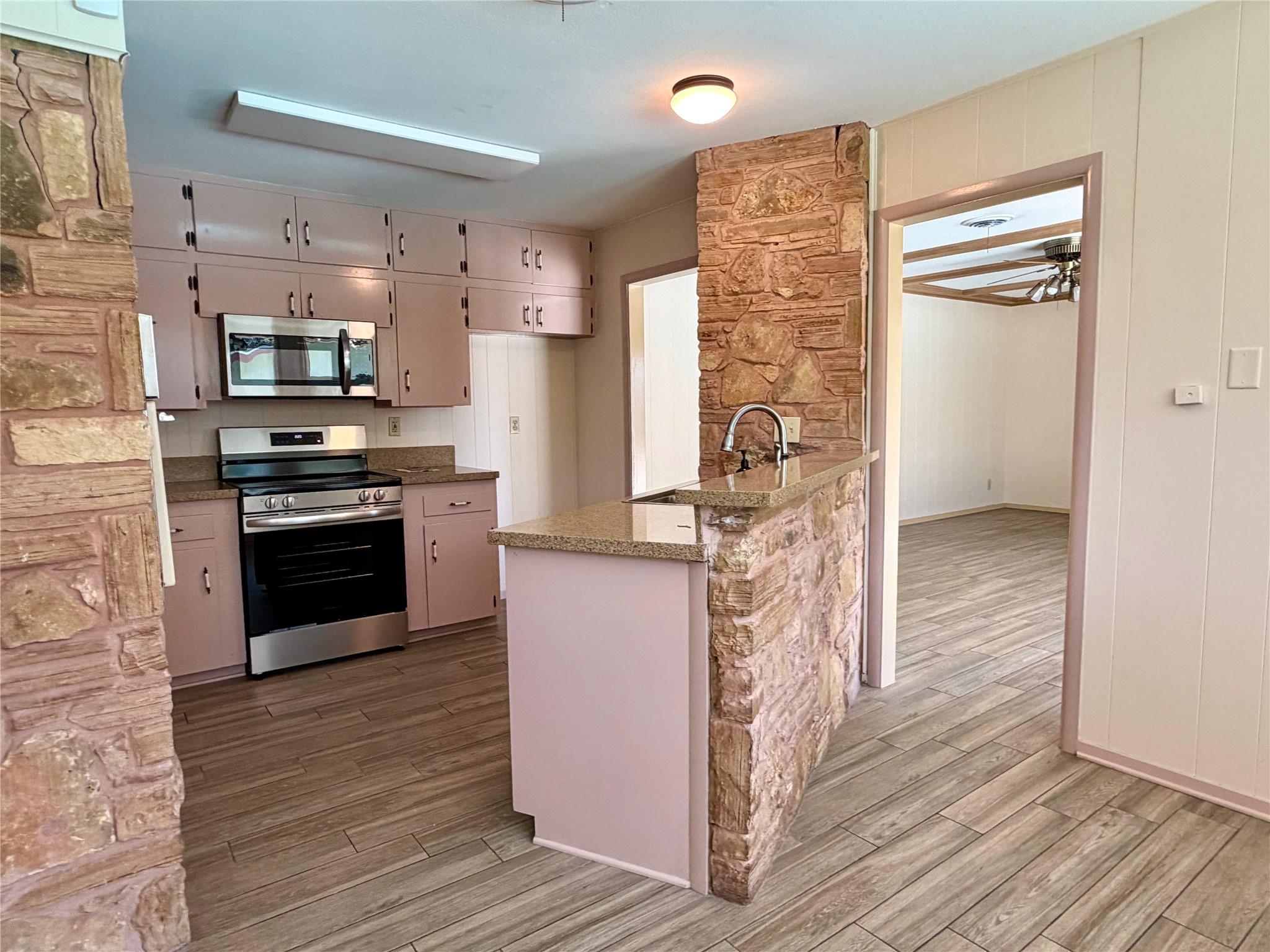 141 Oaklane Dr, Universal City, TX 78148