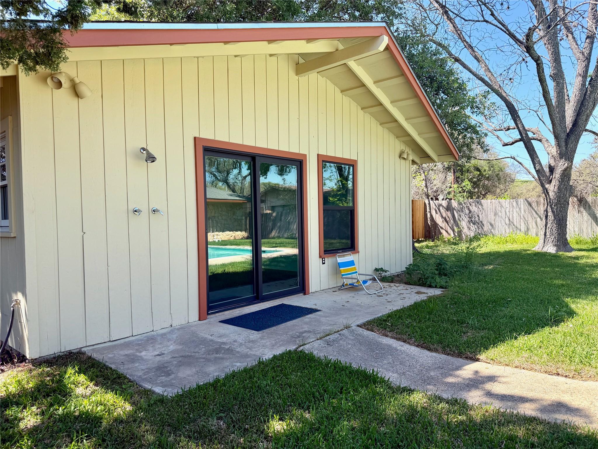 141 Oaklane Dr, Universal City, TX 78148