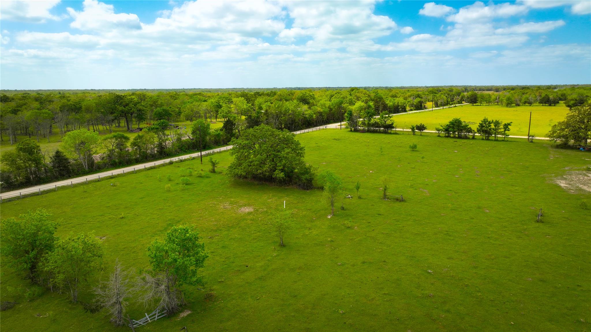 8770 Lee Ln, Madisonville, TX 77872