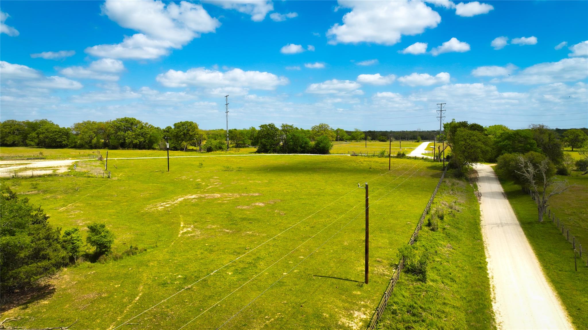 8770 Lee Ln, Madisonville, TX 77872