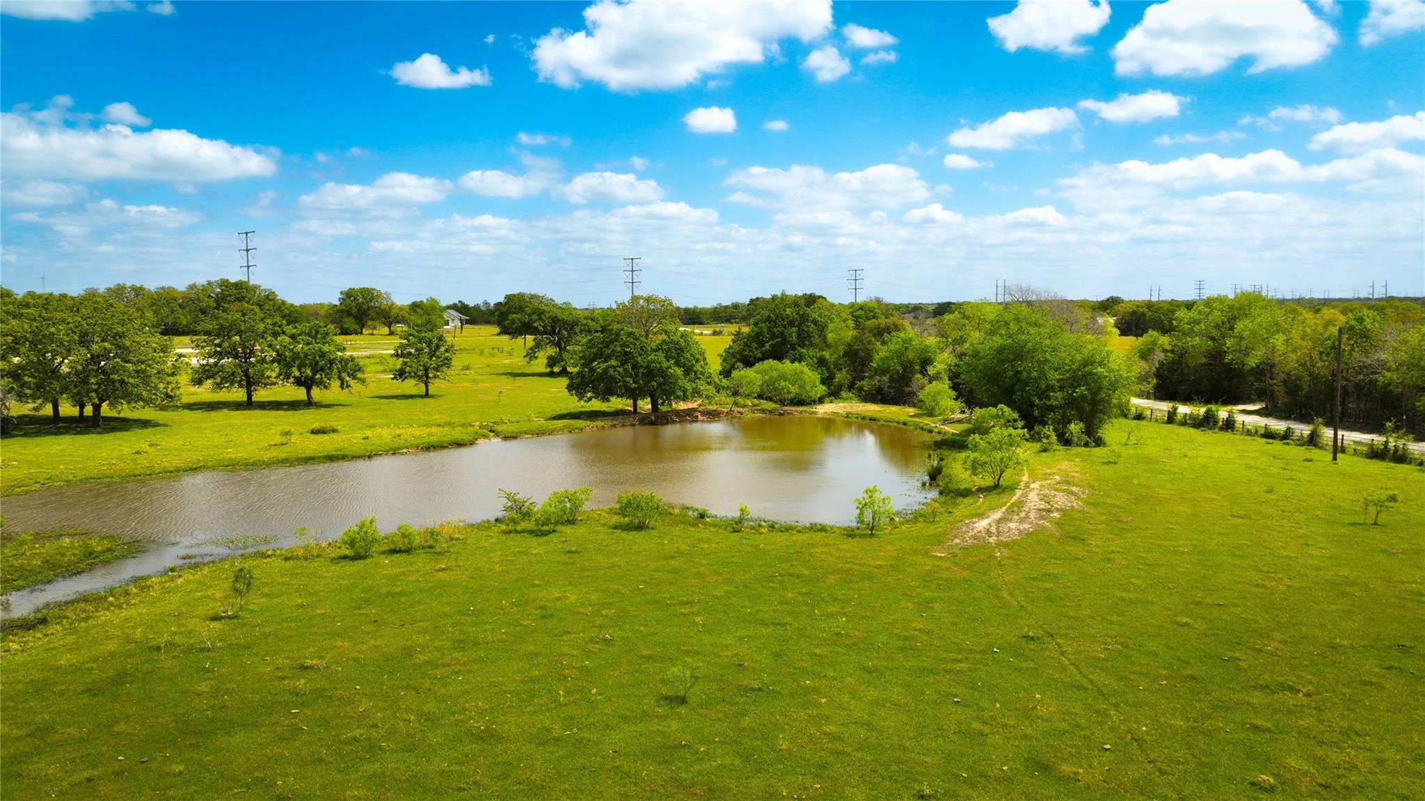 8770 Lee Ln, Madisonville, TX 77872