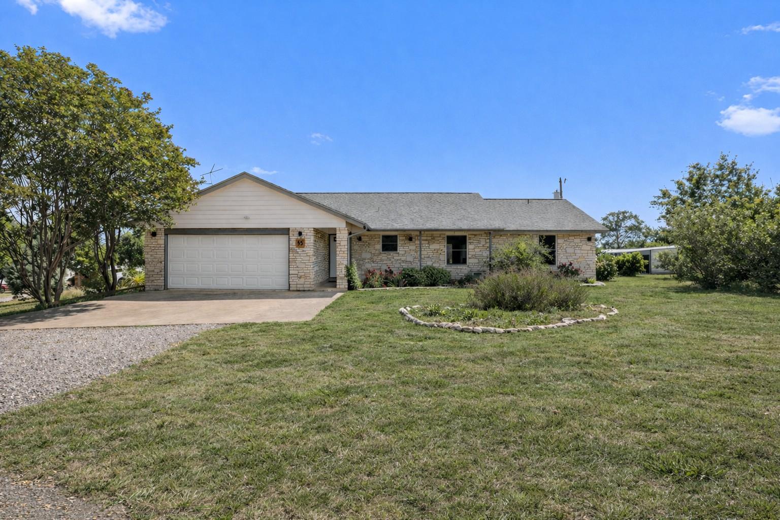 33 Valley View Dr, Round Rock, TX 78664