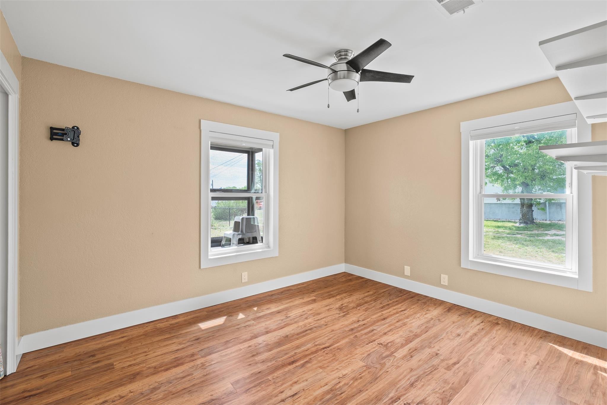 33 Valley View Dr, Round Rock, TX 78664