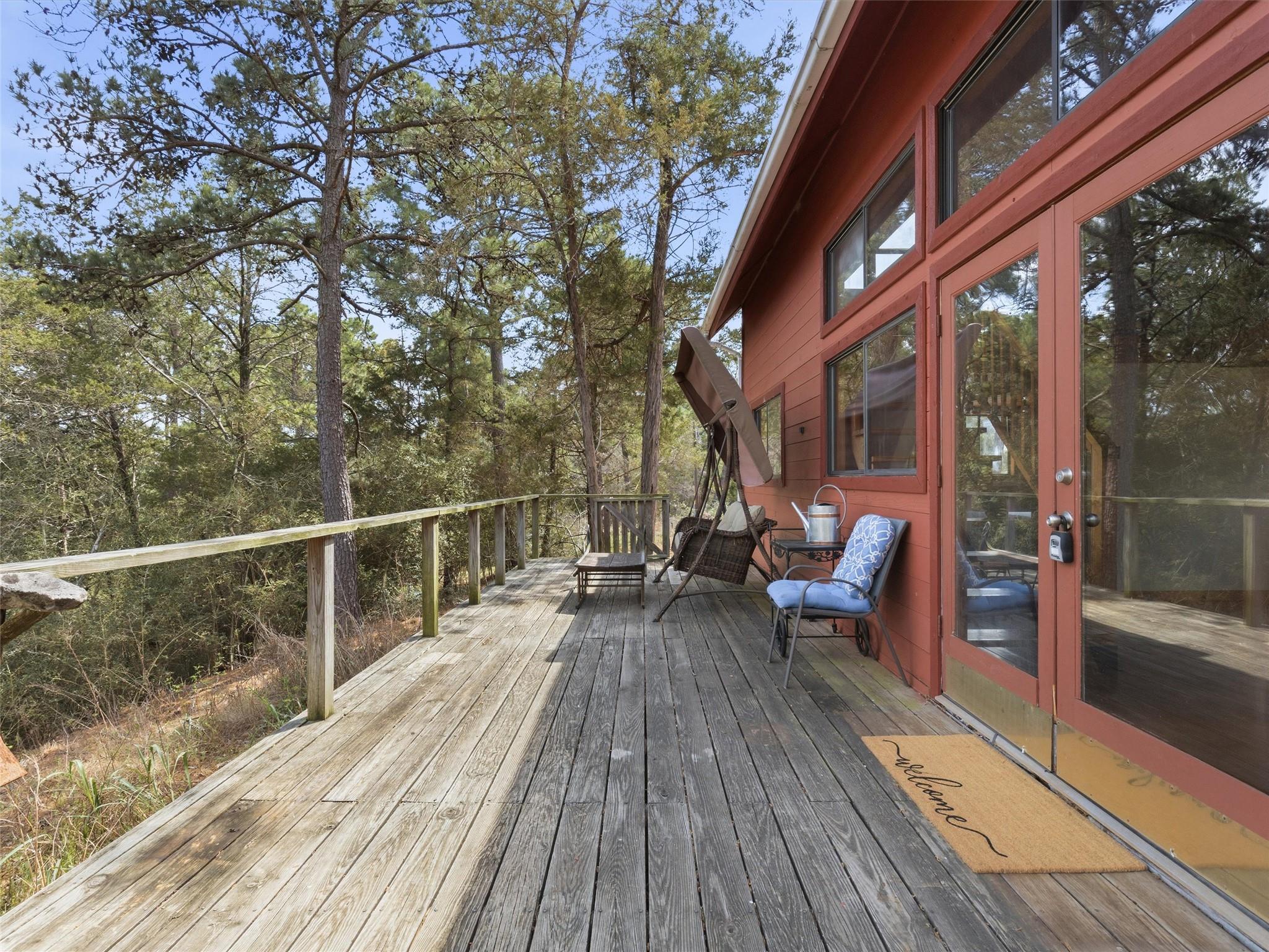 215 Lakeview Dr, Smithville, TX 78957