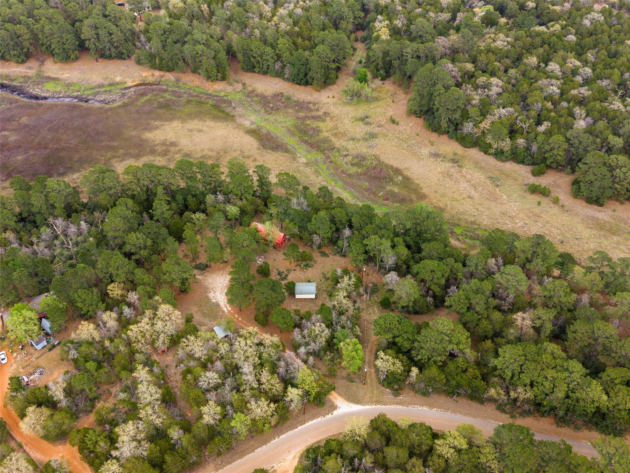 215 Lakeview Dr, Smithville, TX 78957