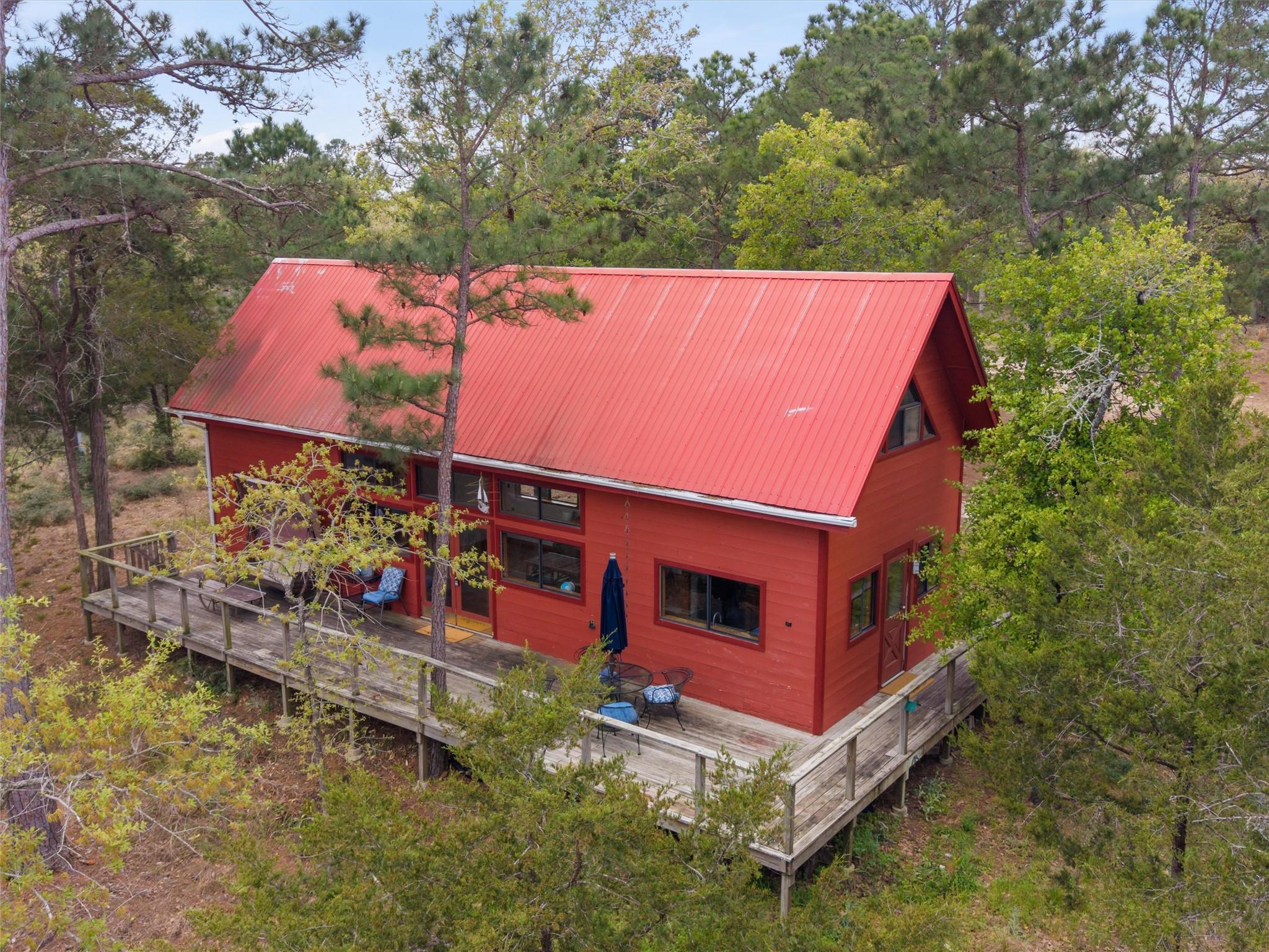 215 Lakeview Dr, Smithville, TX 78957