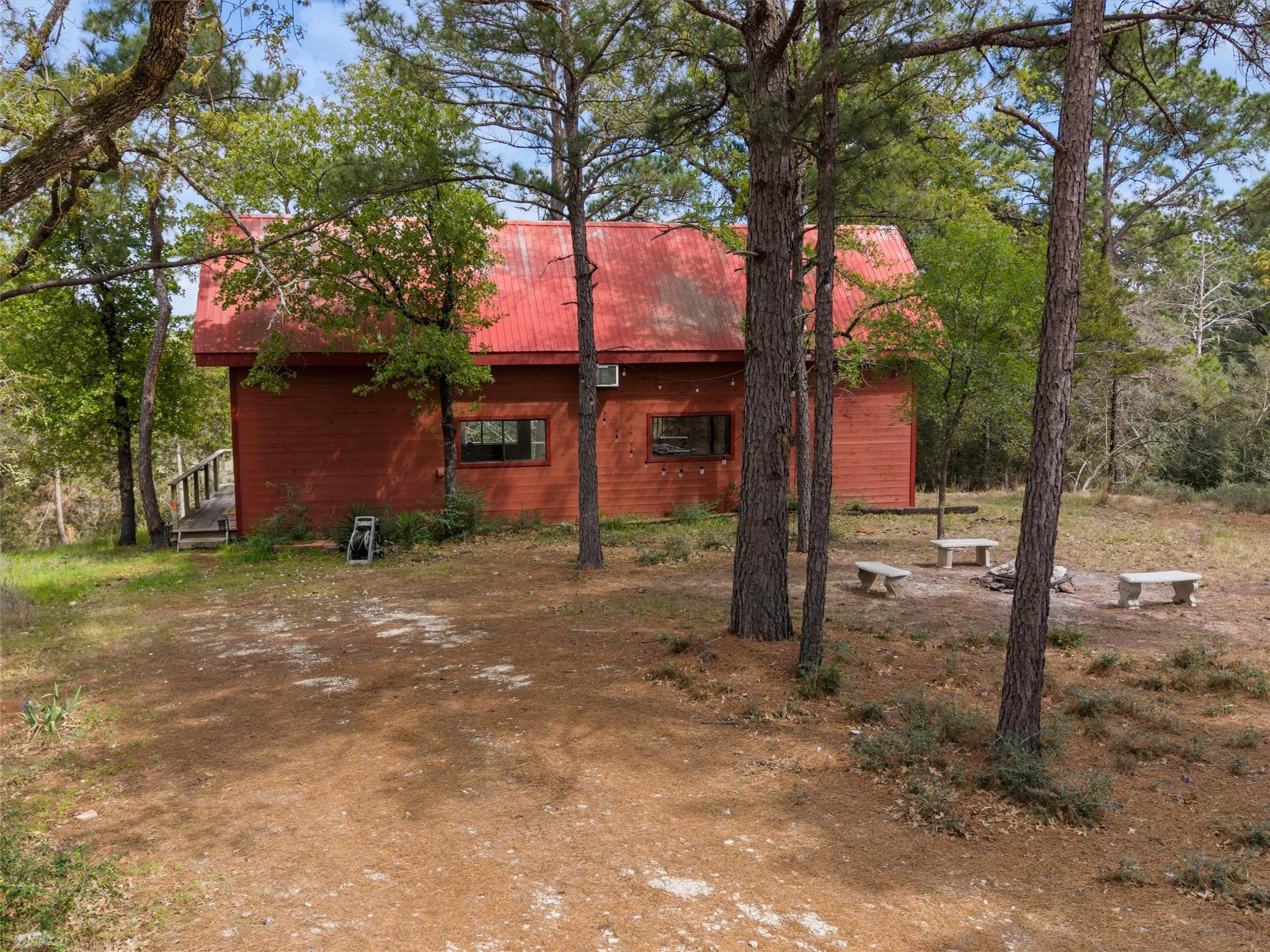 215 Lakeview Dr, Smithville, TX 78957