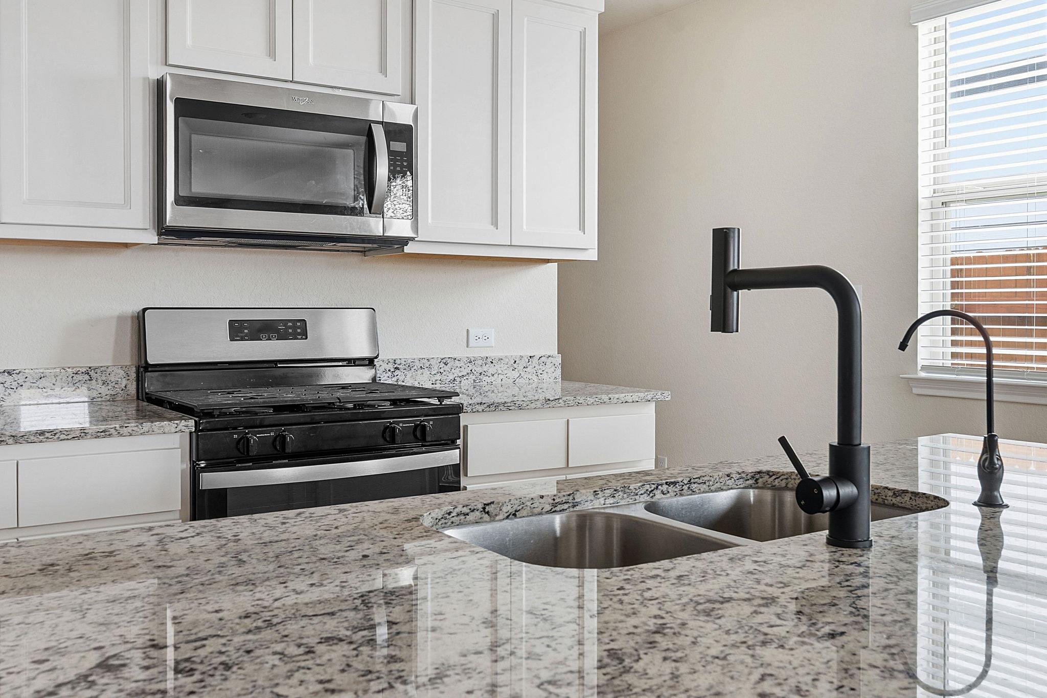 323 Tolo Dr, Elgin, TX 78621