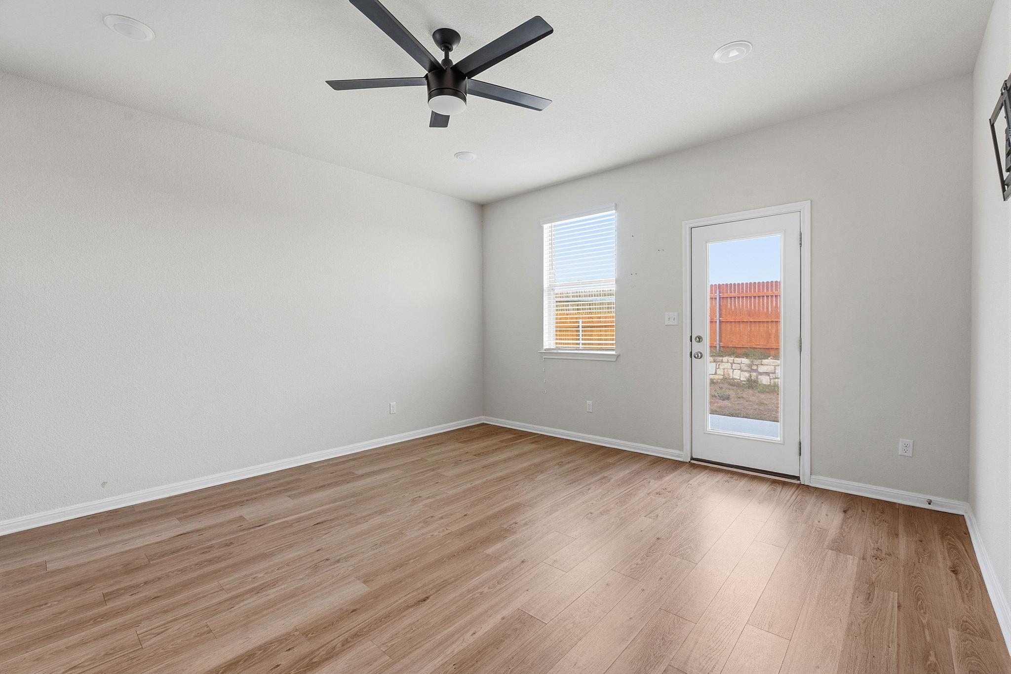 323 Tolo Dr, Elgin, TX 78621