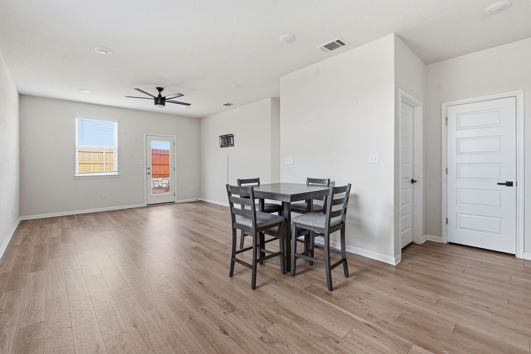 323 Tolo Dr, Elgin, TX 78621