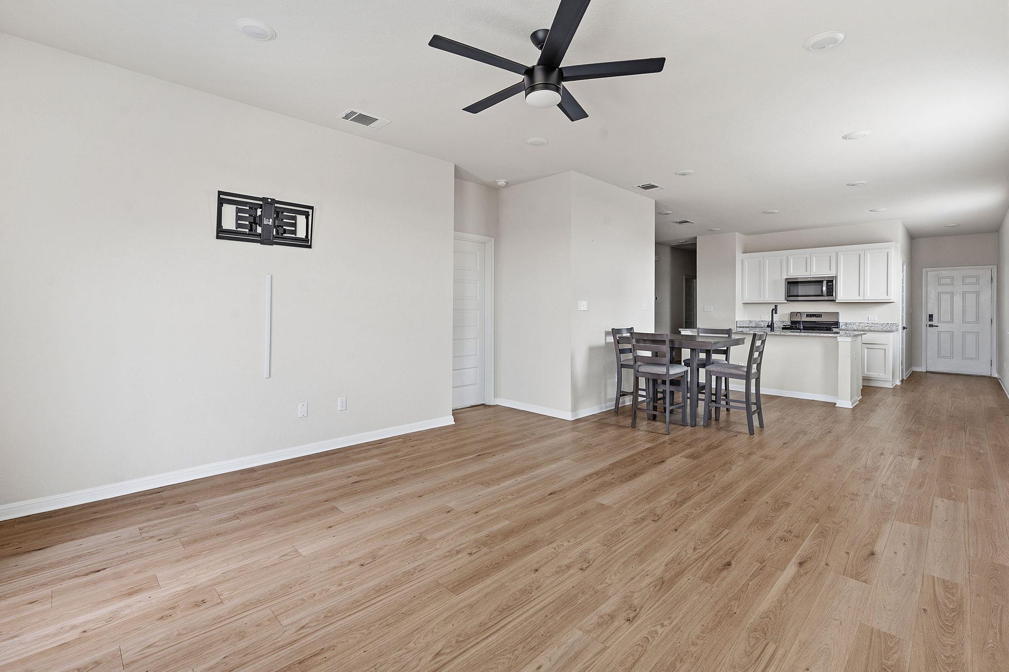 323 Tolo Dr, Elgin, TX 78621