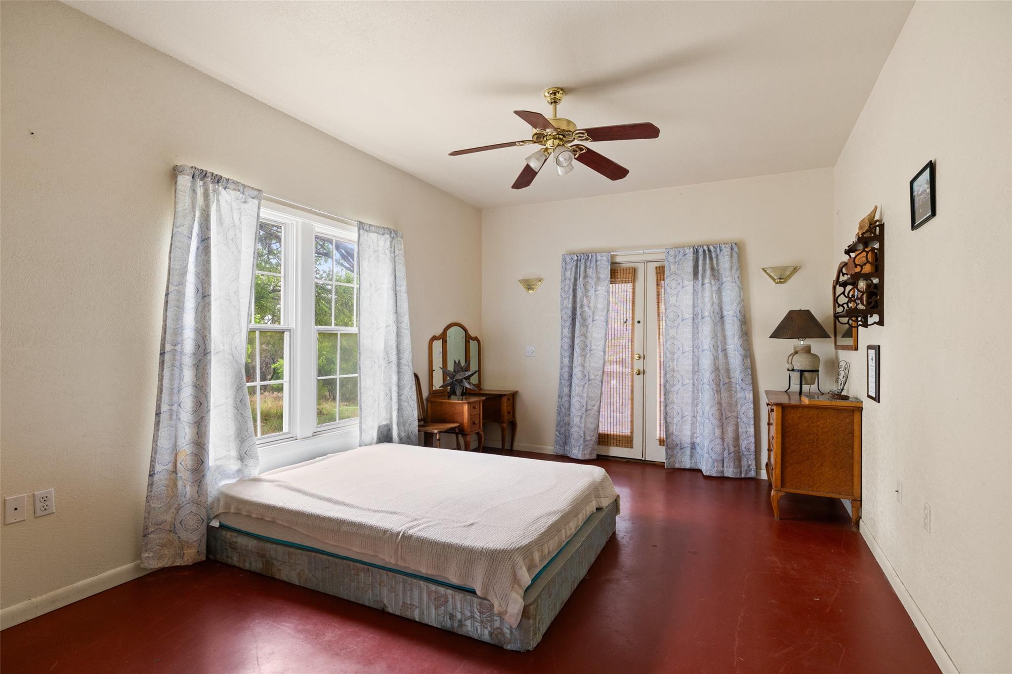 452 River View Dr, Johnson City, TX 78636