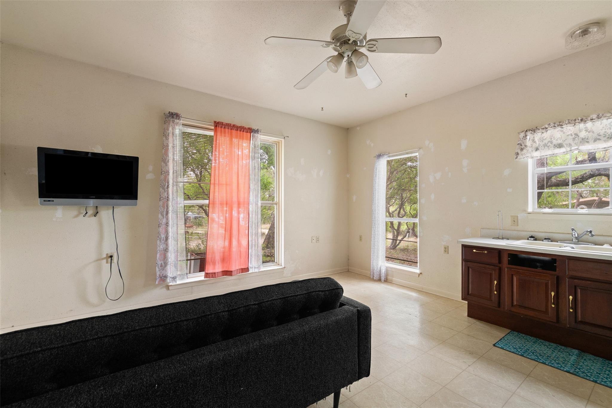 452 River View Dr, Johnson City, TX 78636