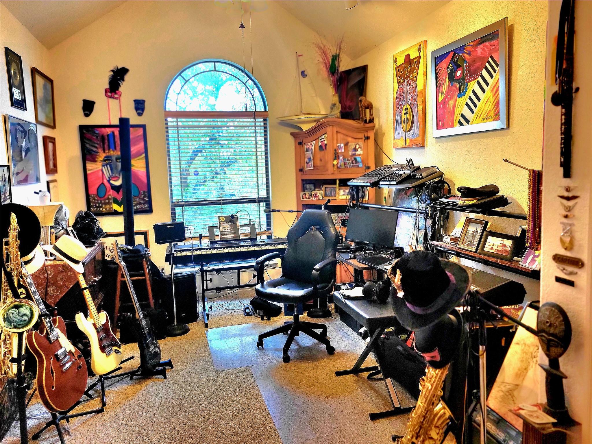 1332 Johnson Rd, Canyon Lake, TX 78133