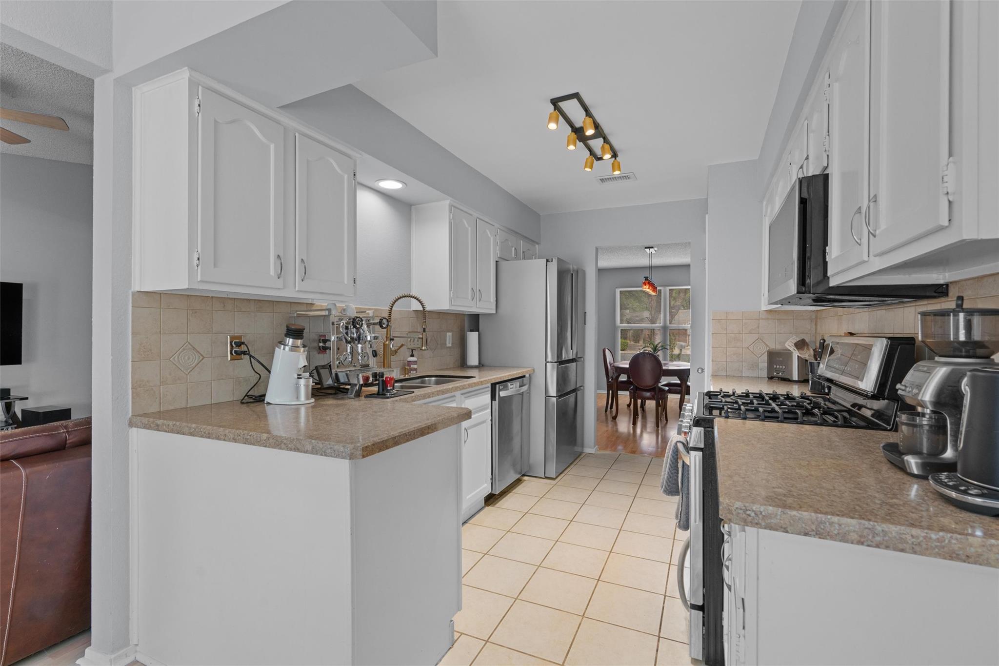 11305 Sweetwater Cv, Austin, TX 78750